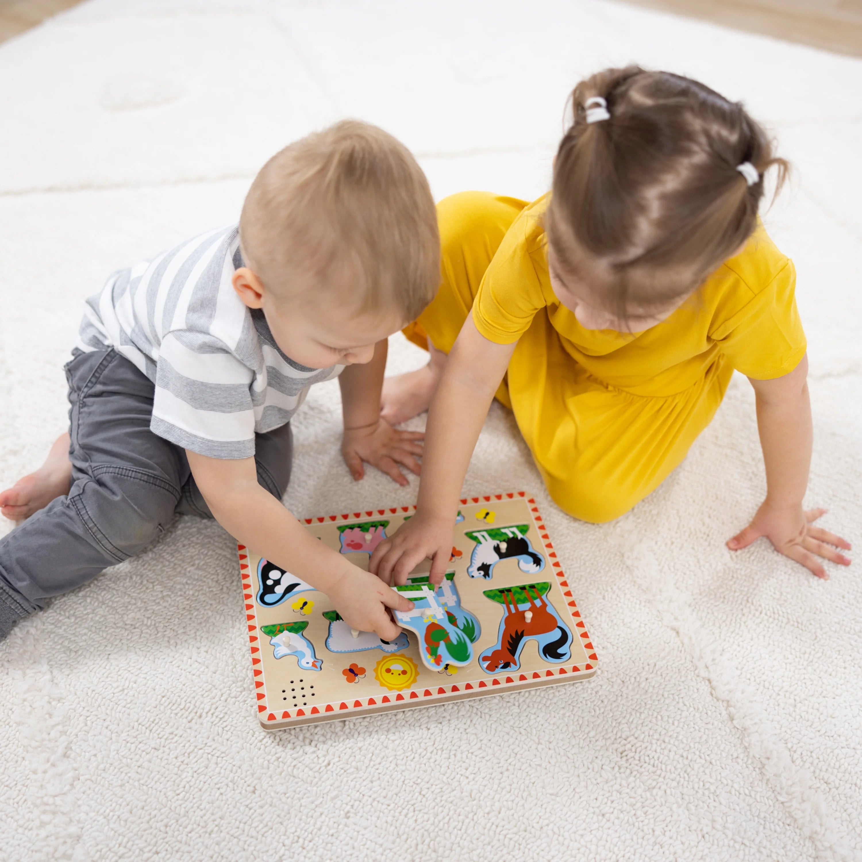 Melissa & Doug Bauernhof-Tiergeräuschpuzzle – Holzpuzzle mit Steckverbindungen und Soundeffekten (8 Teile)