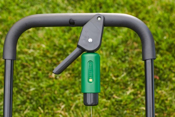 2025 Scotts Turf Builder Classic 32 lb Drop Spreader