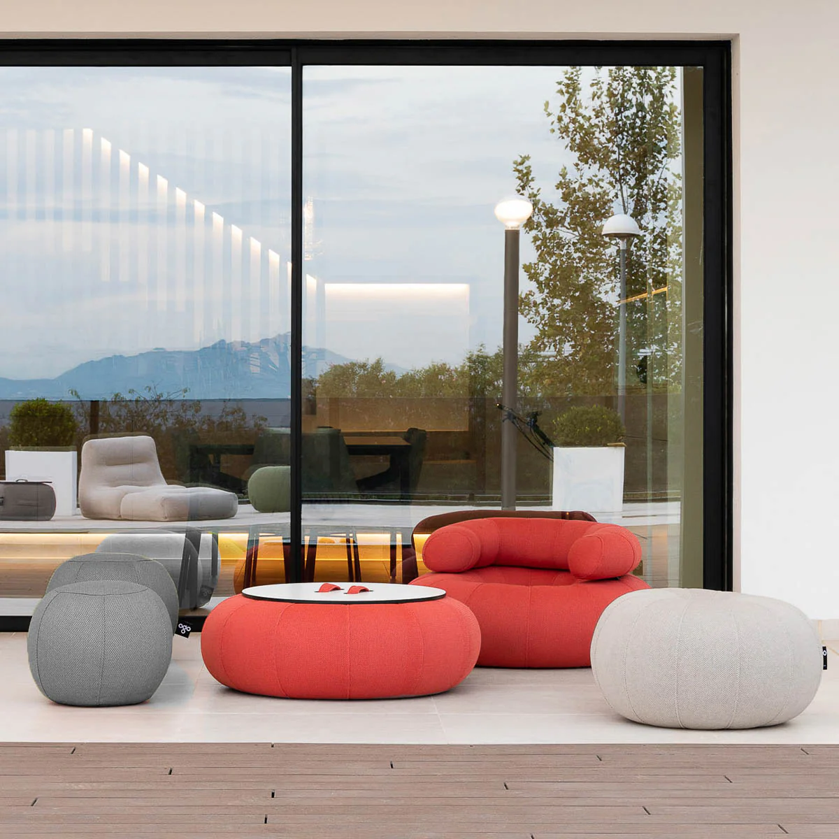 Don Out Floating Table