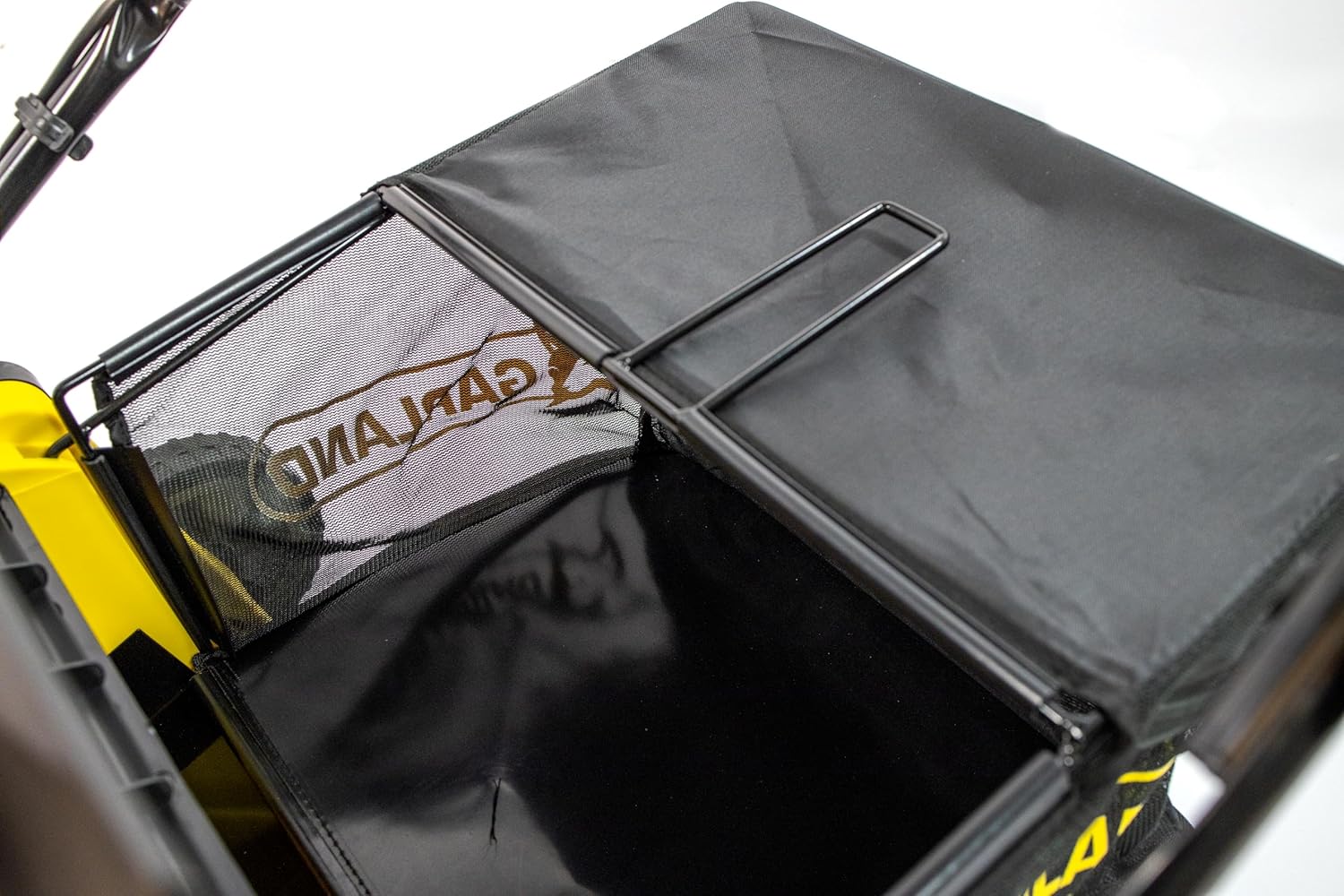 Garland Roll&Comb 502E-V19 - Elektrisk kunstgræsfejer/kammaskine med stikkontakt - 1.600 W effekt, 15,6 kg vægt, 40 cm arbejdsbredde med justerbar højde. 40 L opsamlingspose. Velegnet til overflader op til 350 m².