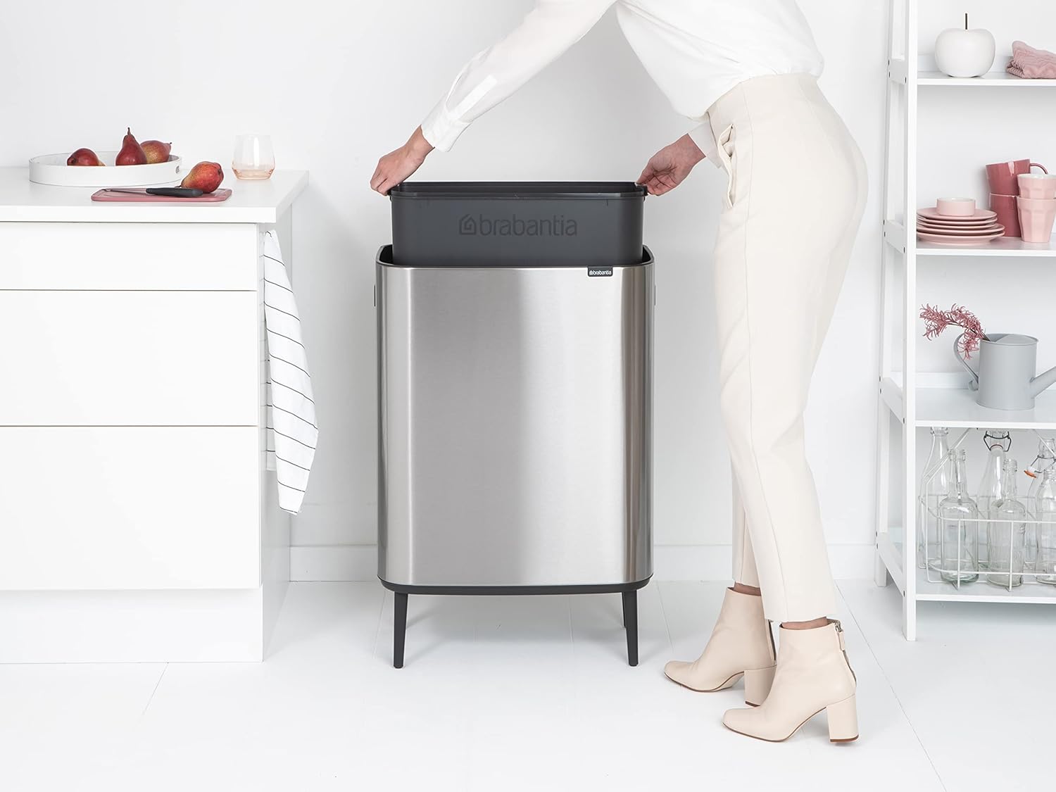 Brabantia Bo Hi Touch Ein-Knopf-Öffnungsmechanismus, 2 x 30-Liter-Abfalleimer mit Füßen, weiß