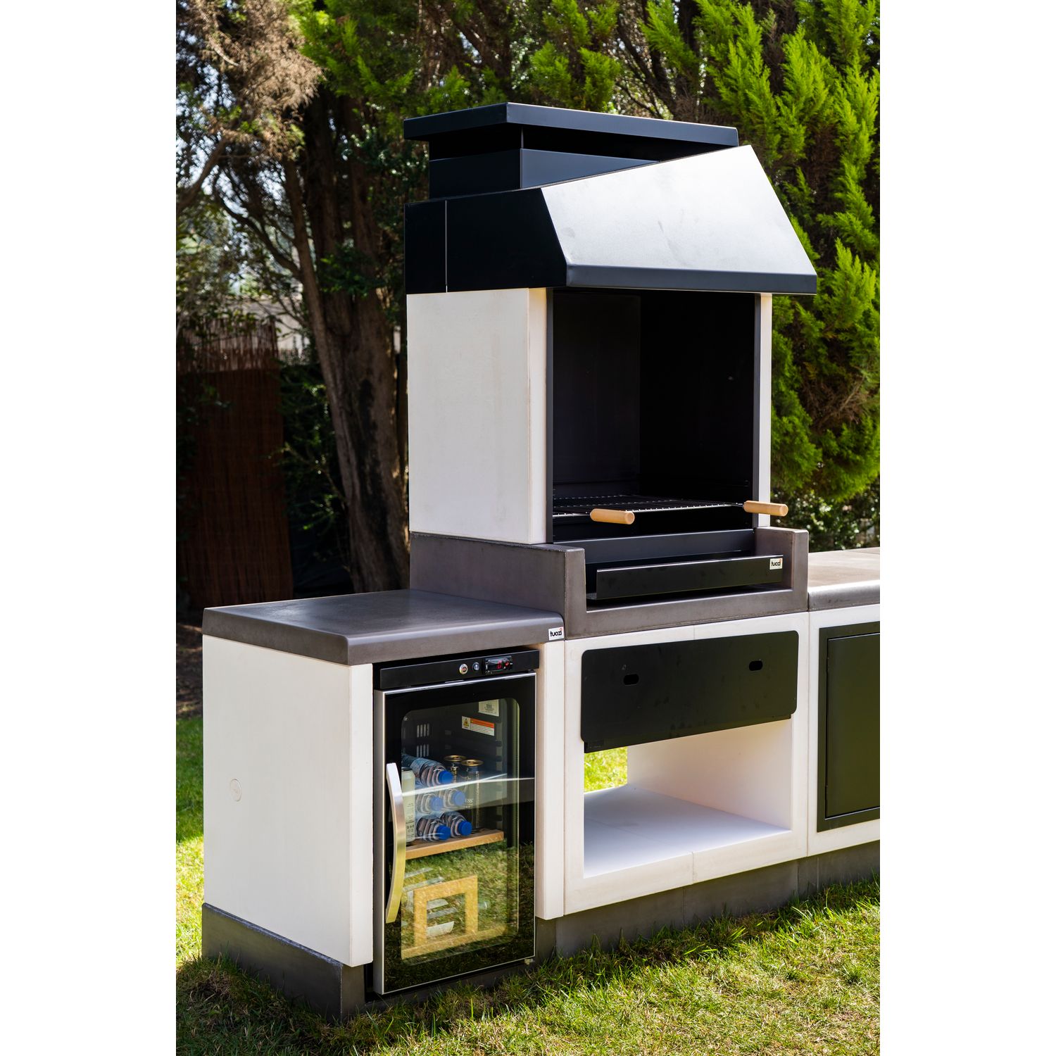 Tuozi - Einbaugrill für Holz und Holzkohle, Modell Kitaway Otte (grau/weiß - 84 x 63 x 206 cm) Art.-Nr.: T00170