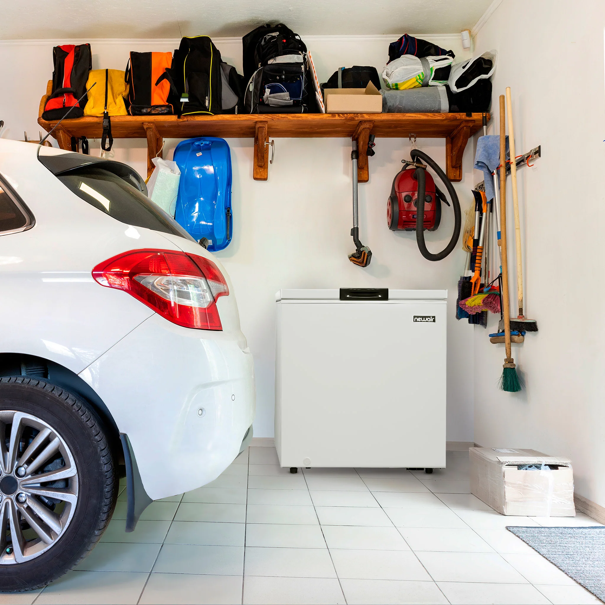 2025 Newair® Minifryser. 1,75 m³ – Kølig grå