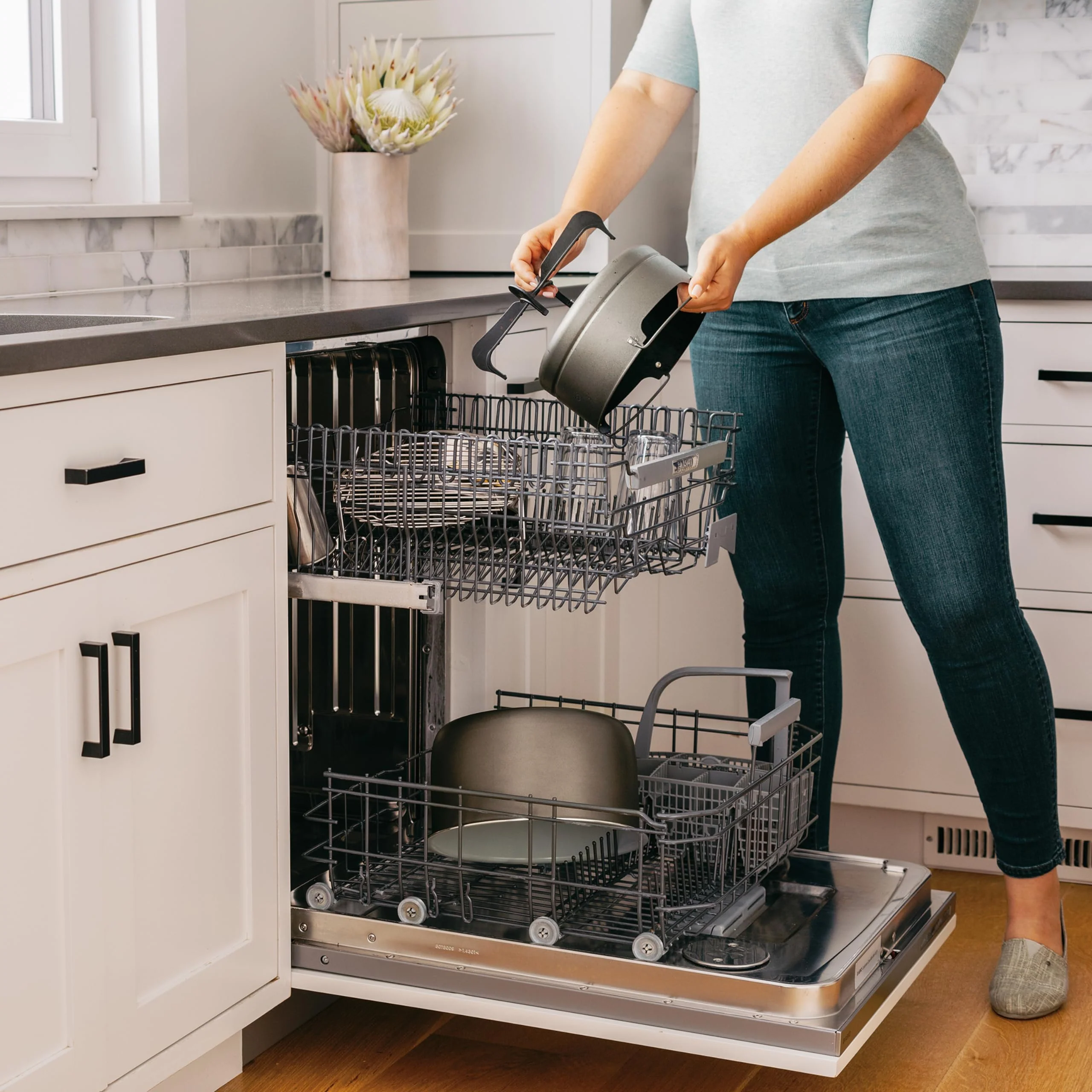 2025 Ninja Foodi multifunktionskomfur. 6 l. 7-i-1 multifunktionskomfur. Hurtig trykkoger. Airfryer. Slowcooker. Grill og mere. Børstet stål og sort. OP300EU