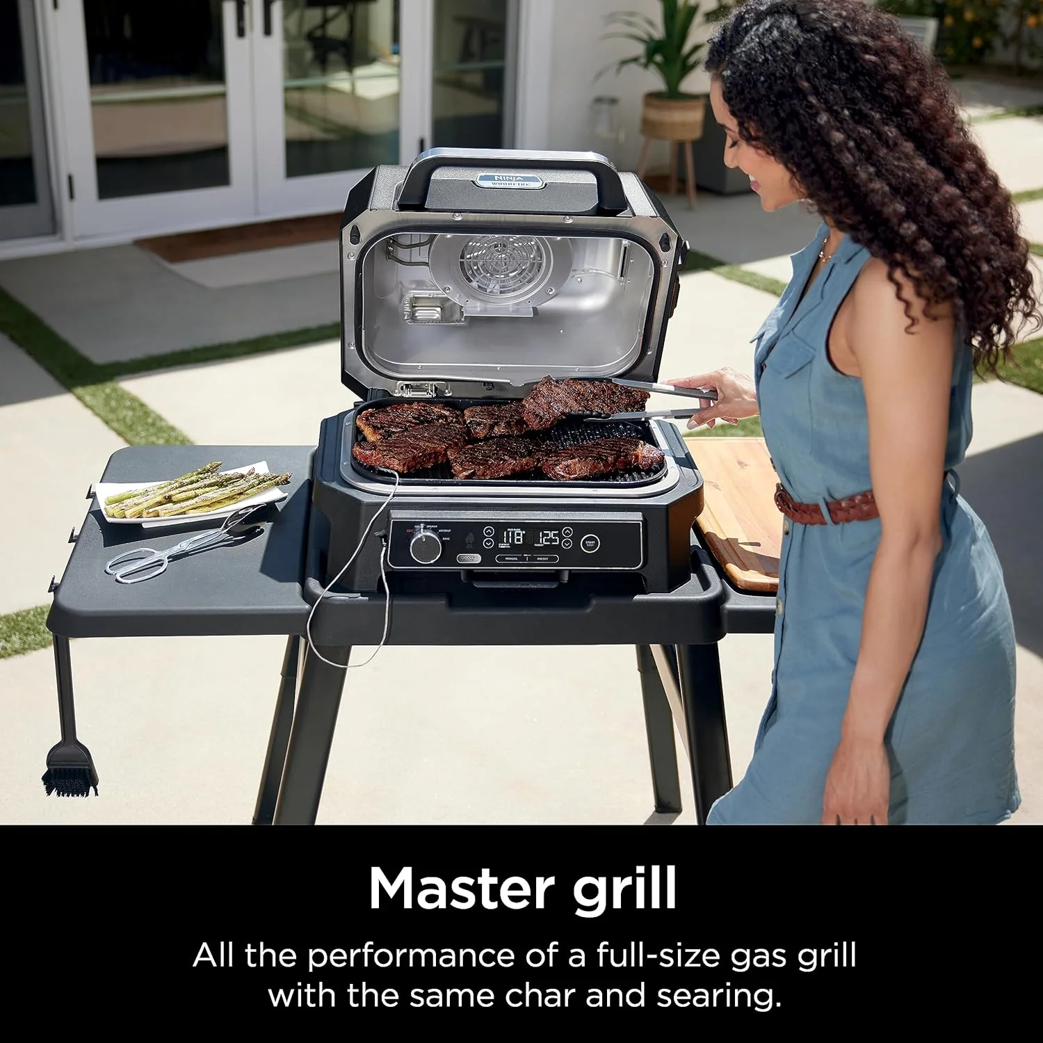 2025 Ninja Woodfire Pro XL udendørs grill og ryger. Termometer. 4-i-1 mastergrill. BBQ-ryger. Udendørs airfryer. Ovn. Bærbar. Elektrisk grill. Mørkegrå. Model OG850