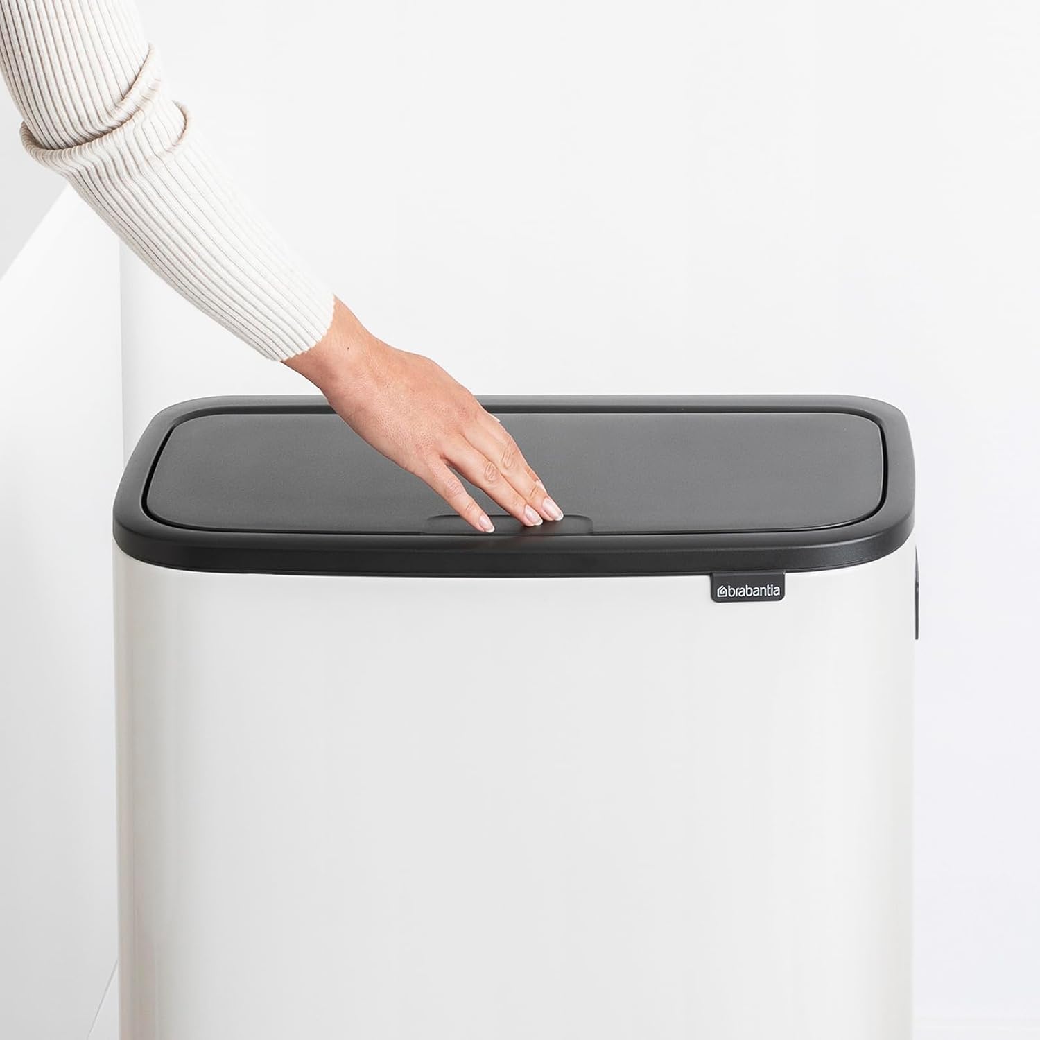 Brabantia Bo Hi Touch Ein-Knopf-Öffnungsmechanismus, 2 x 30-Liter-Abfalleimer mit Füßen, weiß
