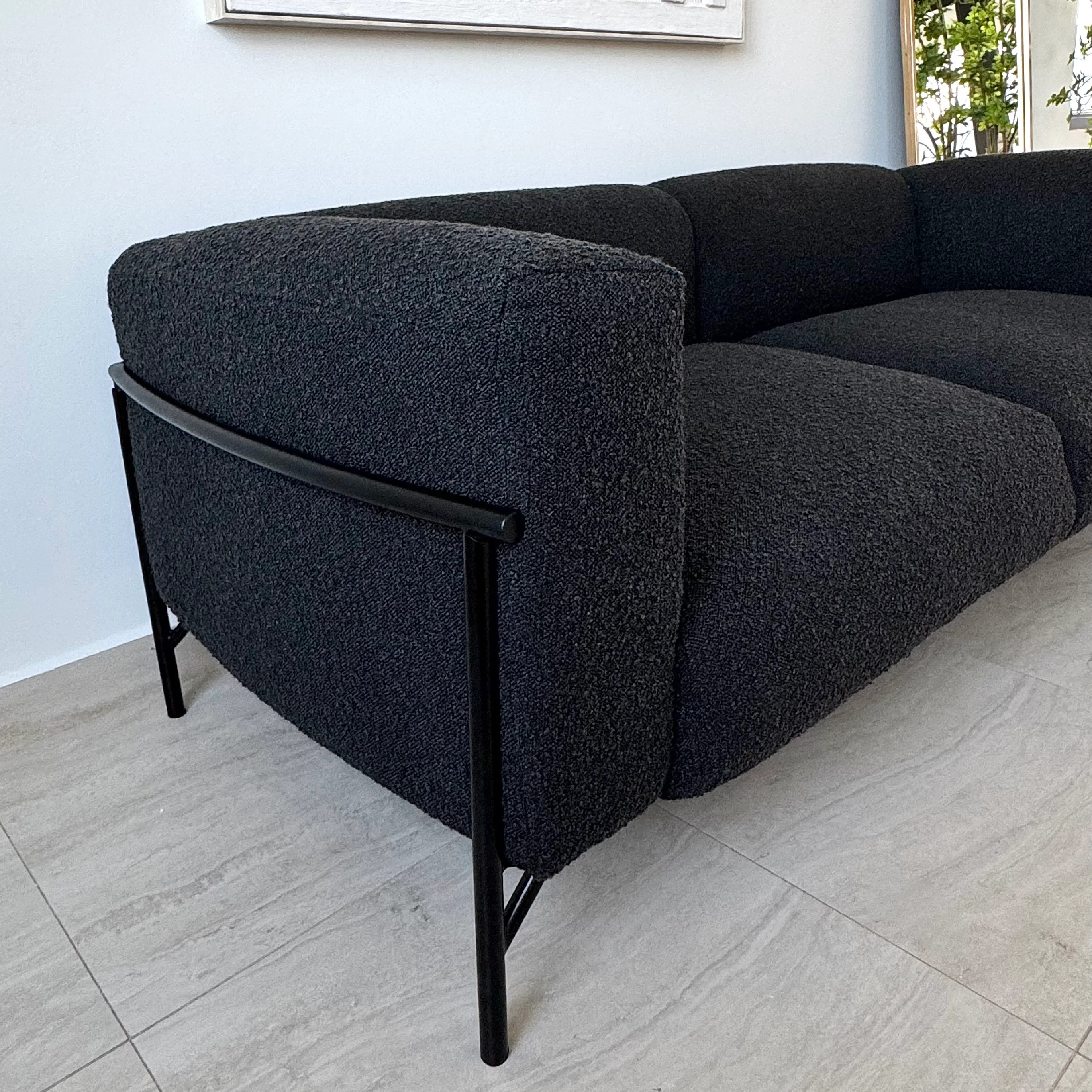 Sofa aus schwarzem Bouclé-Stoff