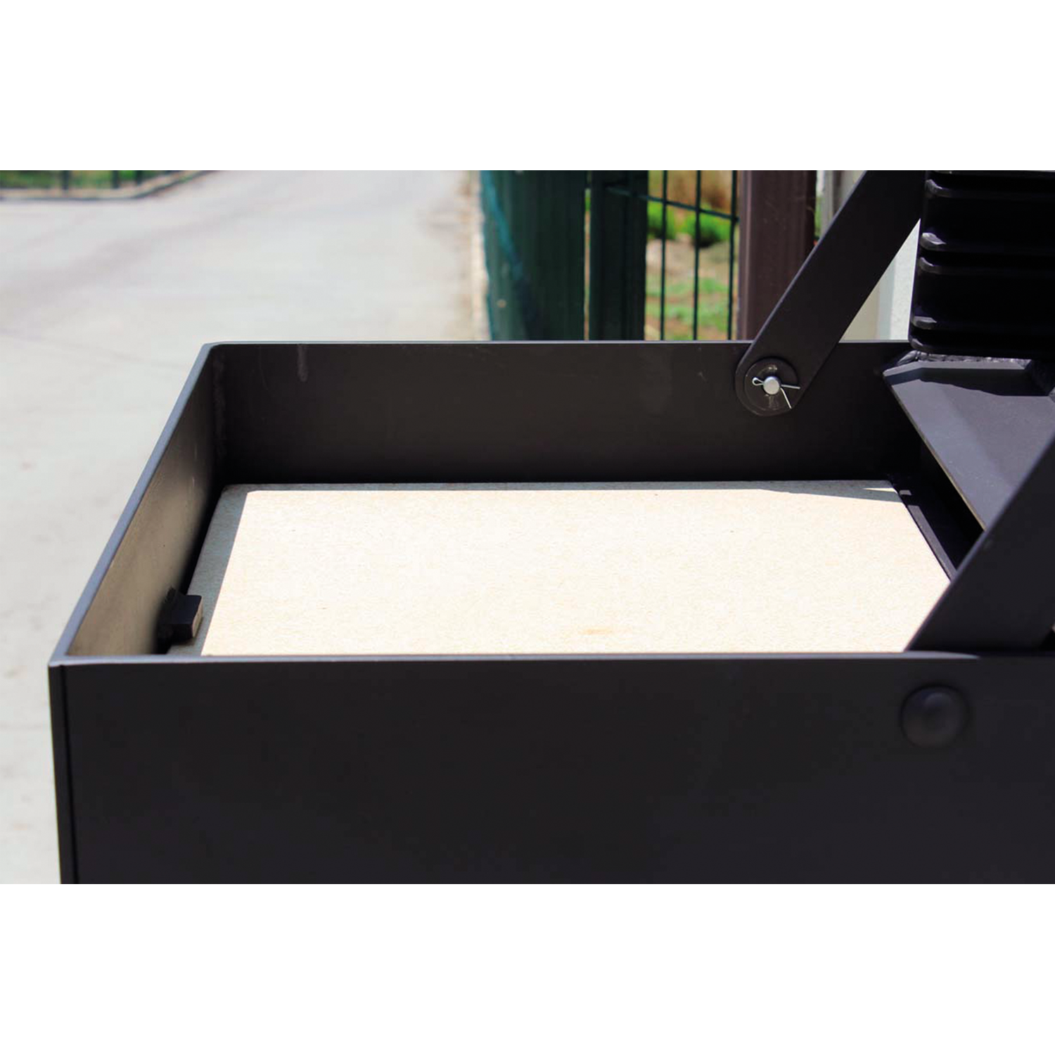 Tuozi – Einbaugrill für Holz und Holzkohle, Modell Wall Ibbq, mit Schutzplatte (Schwarz – 58,5 x 57 x 114 cm) Art.-Nr.: 4200/2