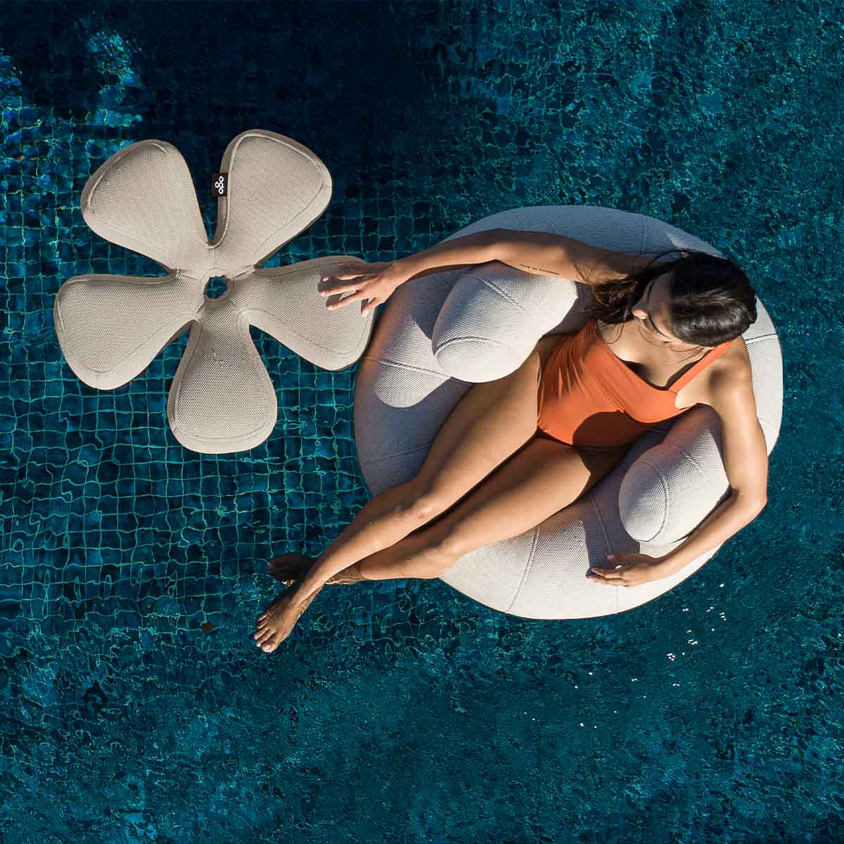 Schwimmender Blumensitz