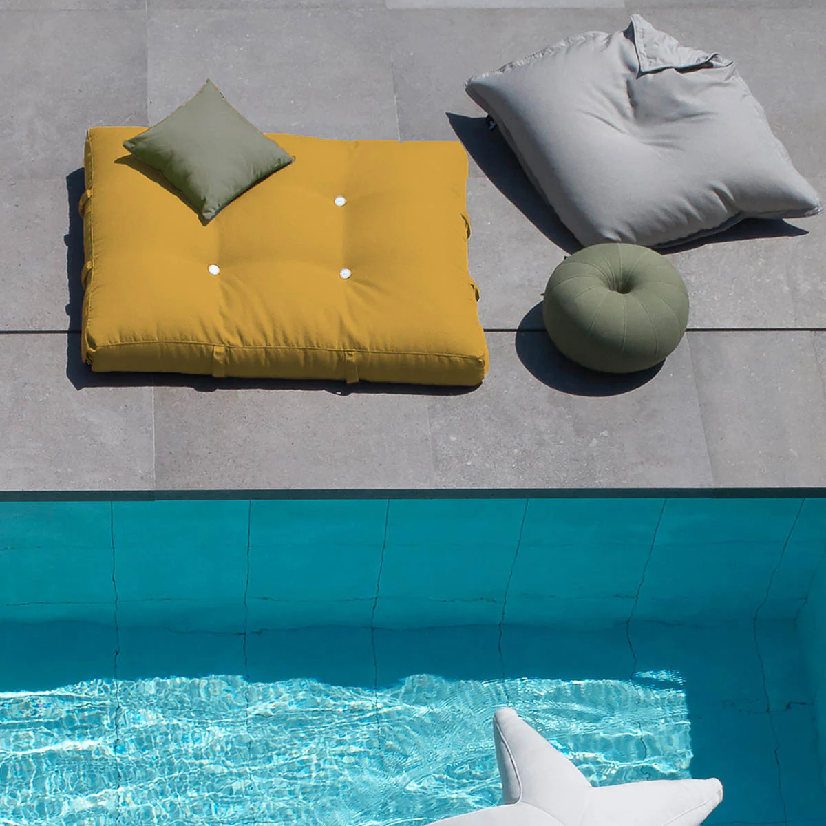 Bali schwimmender Liegestuhl