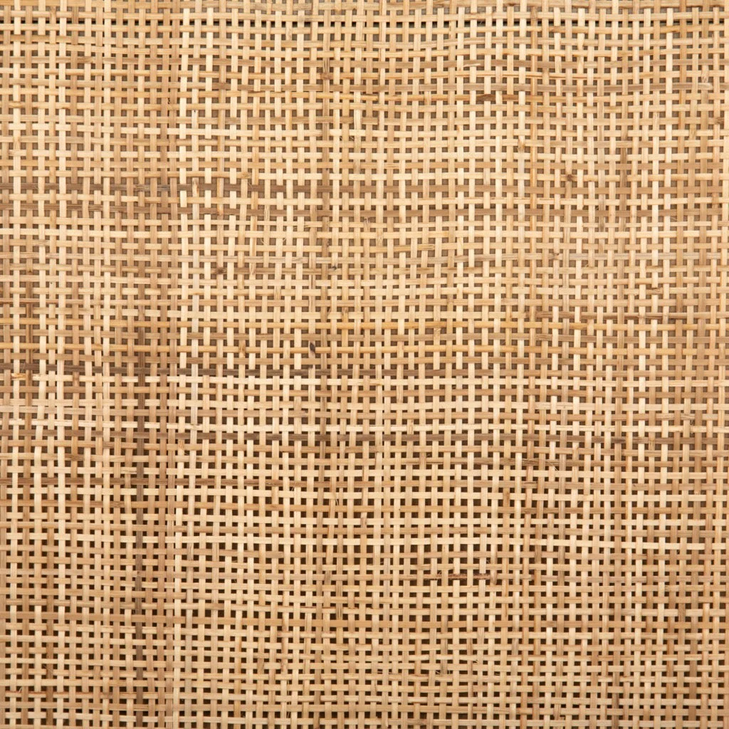 Sydney seng i naturligt mangotræ og vævet rattan – naturlig elegance og autentisk tekstur