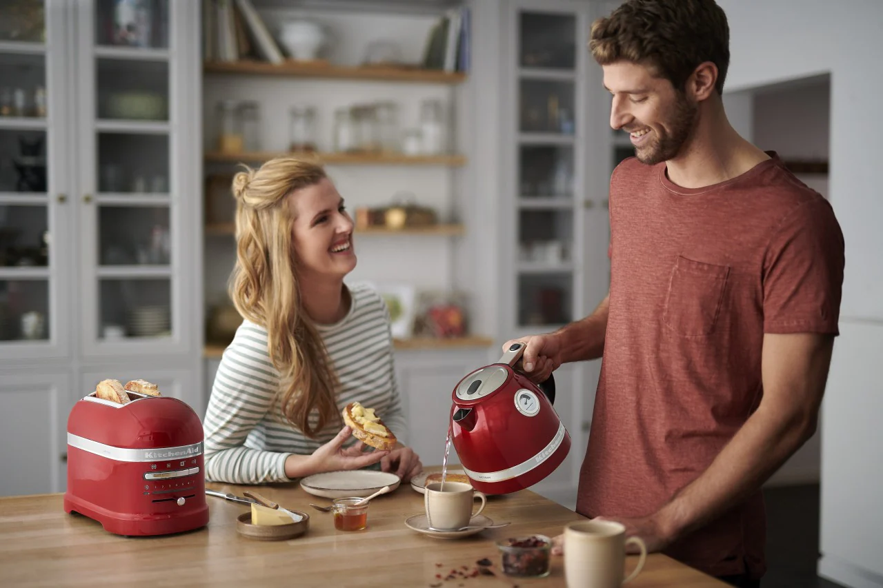 2025 KitchenAid 5KMT2204 Artisan-brødrister med 2 riller