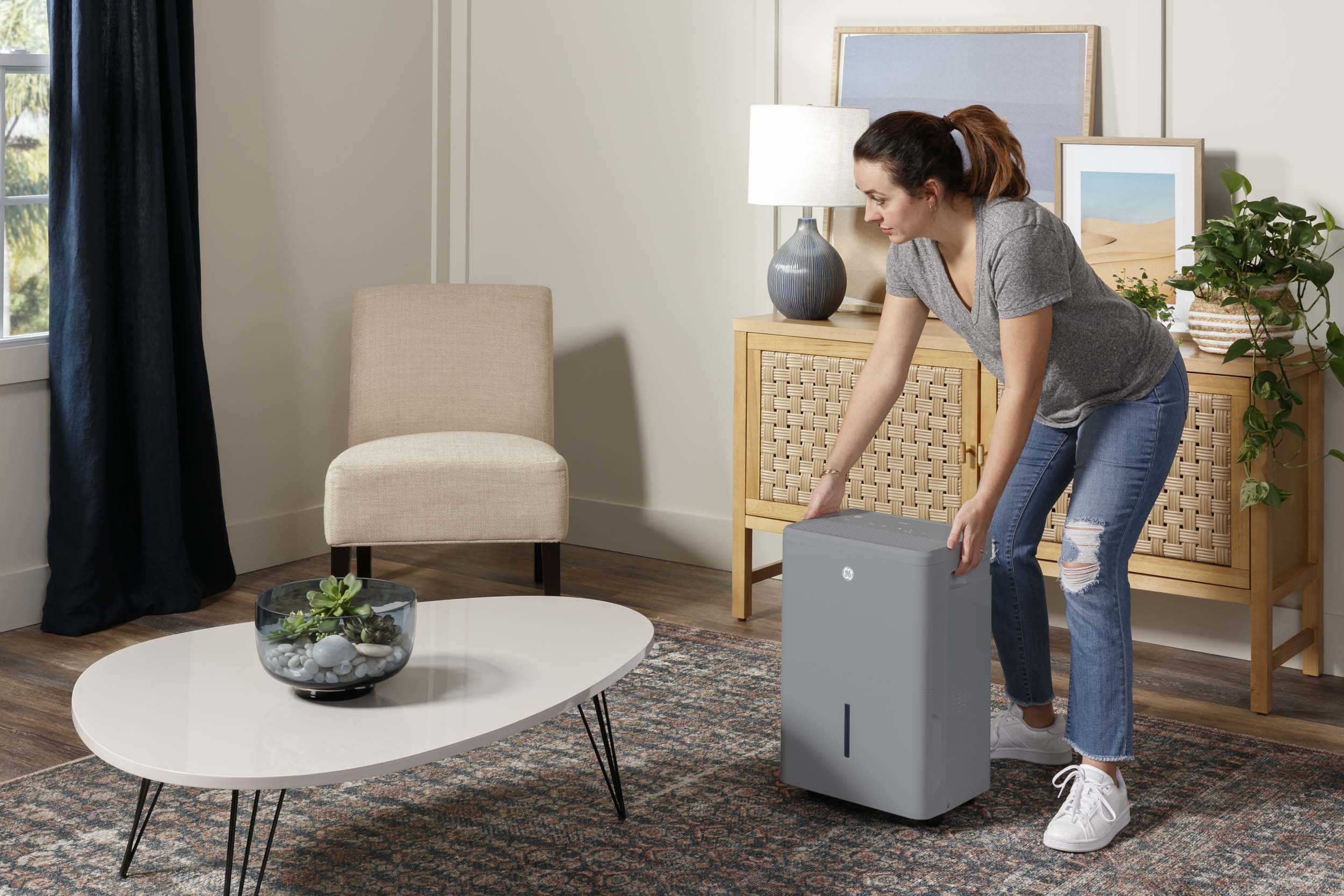 2025 GE Appliances ADYR50LC – Energy Star®-certificeret bærbar affugter med Smart Dry til fugtige rum