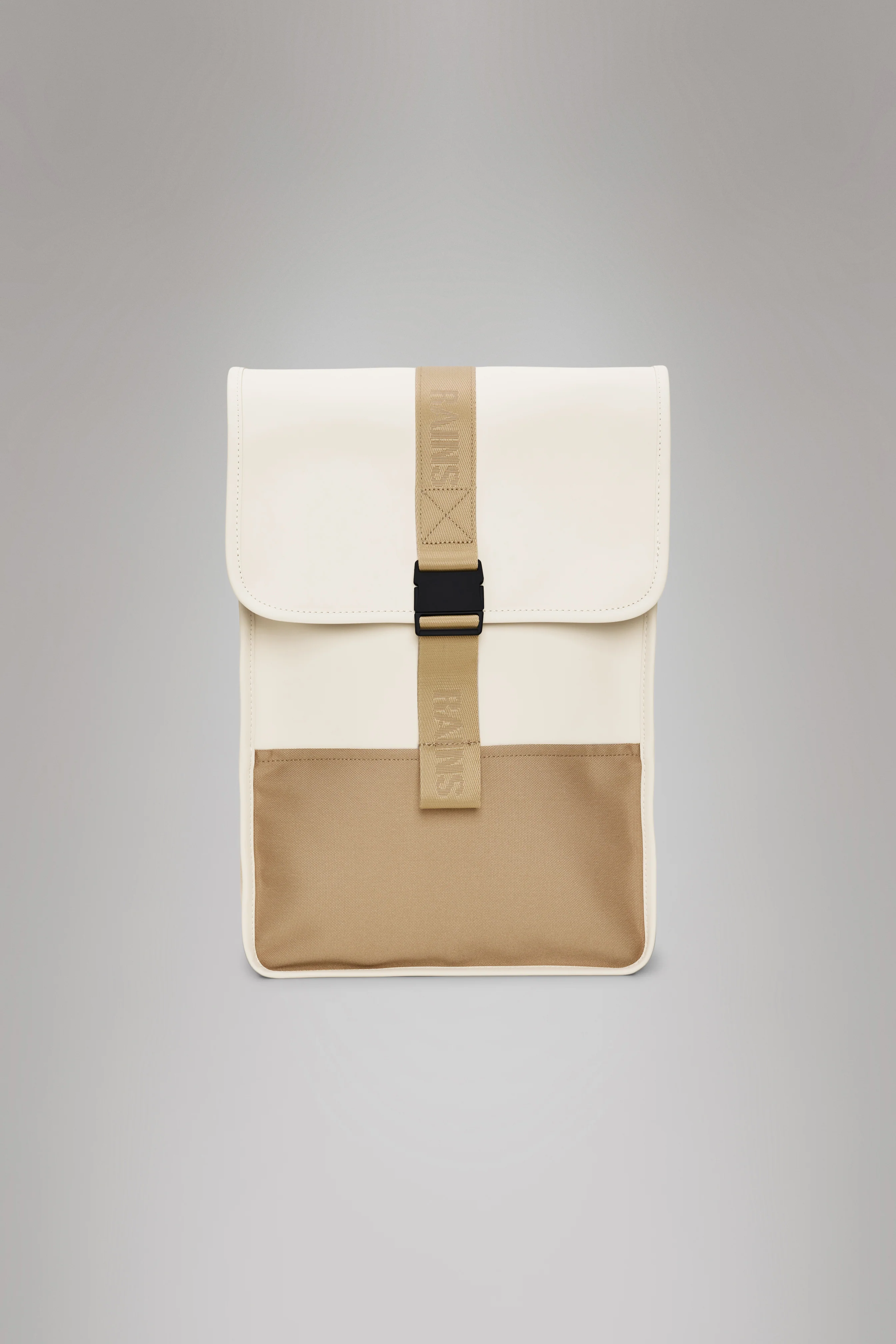 2025 Trail Backpack Mini – Vandafvisende dagrygsæk (15) med klap og gummispænde – PU-stof – Polstret laptoprum