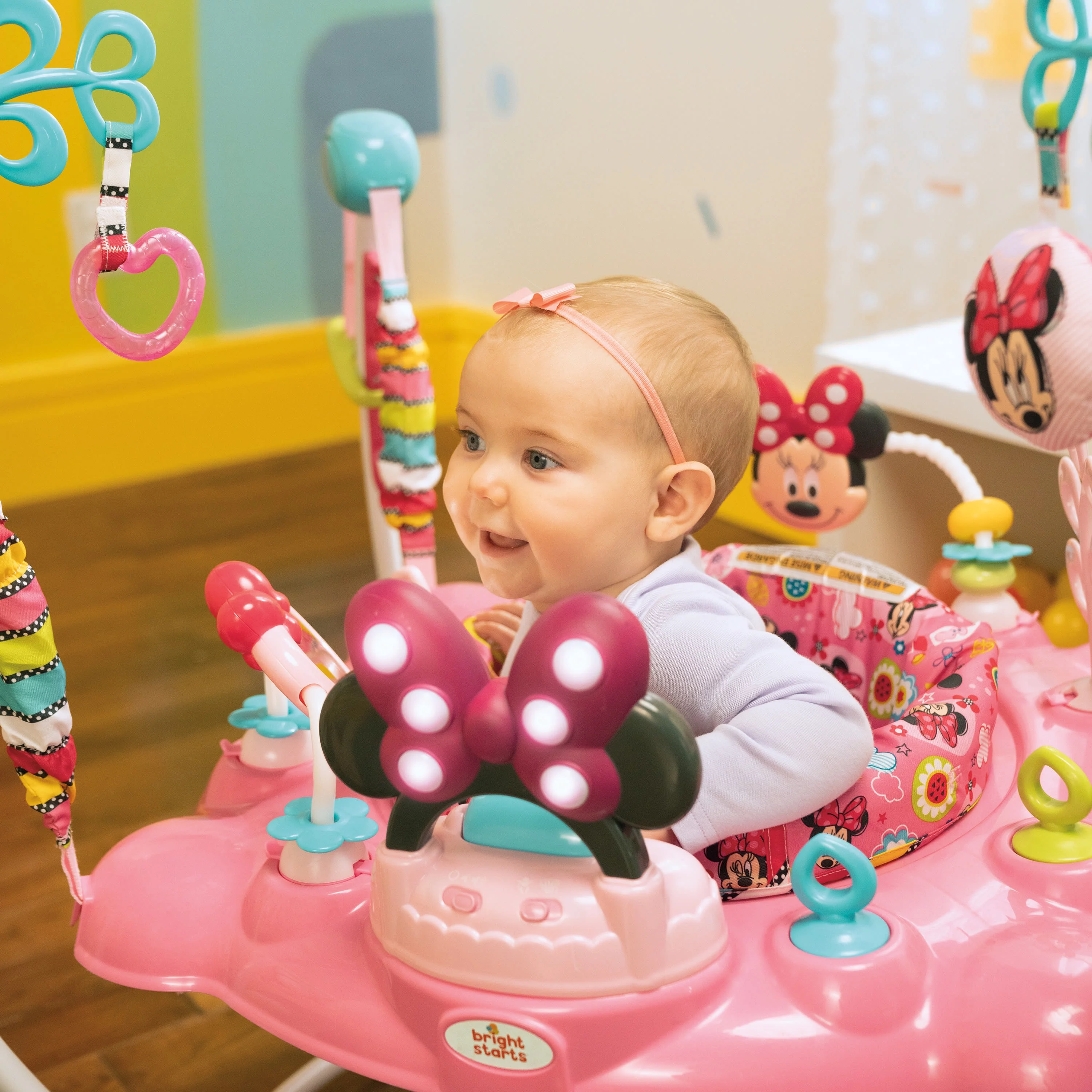 2025 Bright Starts Disney Baby Minnie Mouse PeekABoo ist eine Aktivität mit viel Licht und Musik. vor 6 Monaten