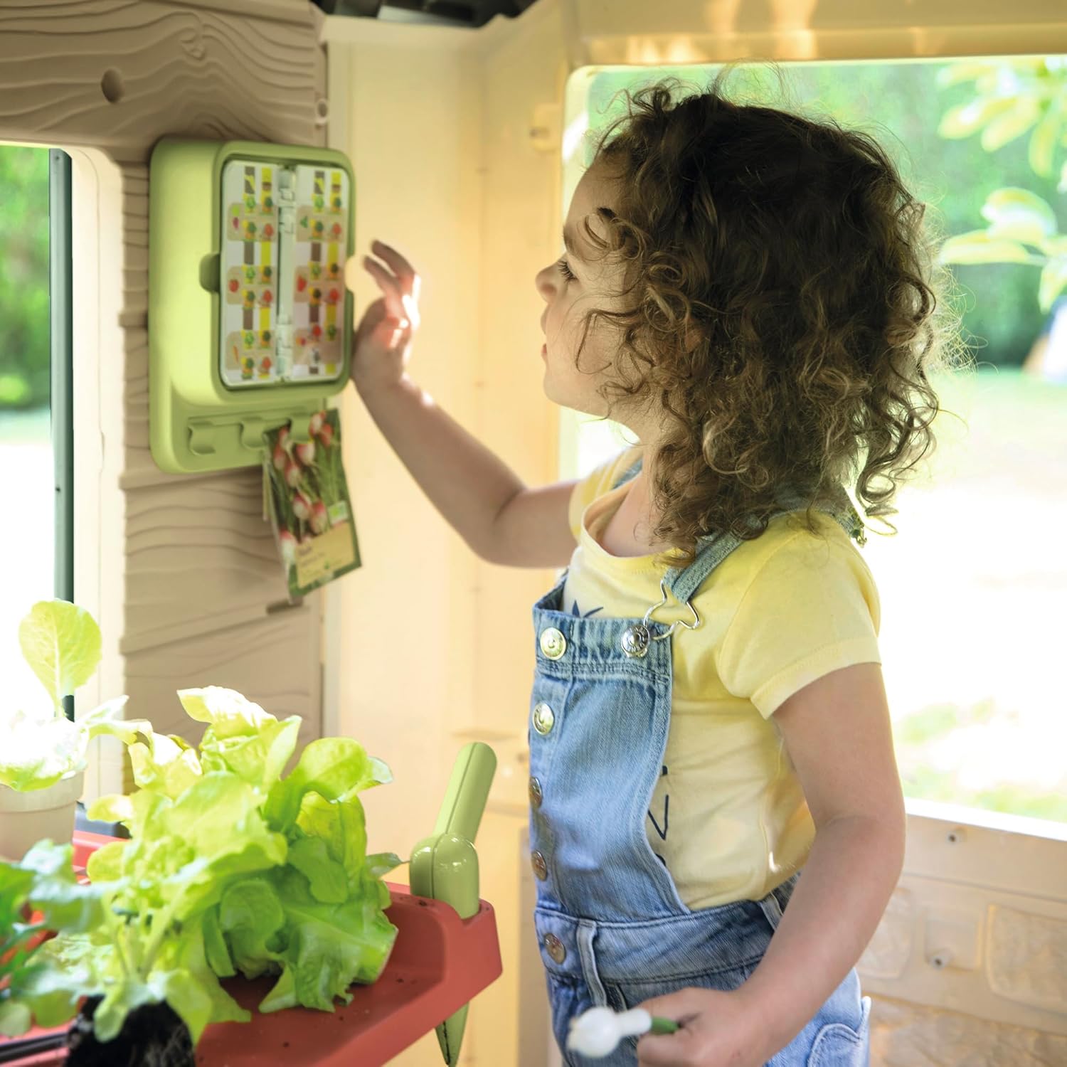 Smoby Life Gartenhaus – Kinder-Spielhaus zum Gärtnern – Inklusive Pflanzgefäß, Vogelfutterhaus, Werkzeug und Zubehör – UV-Schutz – Recyceltes Material – Ab 2 Jahren (7600810408)