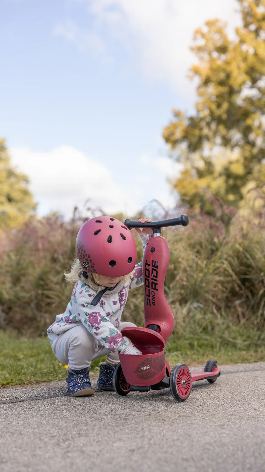 Trottinette 2-en-1 Scoot & Ride Highwaykick 1 Lifestyle avec siège (modèle 2025). Pour les enfants de 1 à 5 ans. Modèle avec compartiment de rangement.
