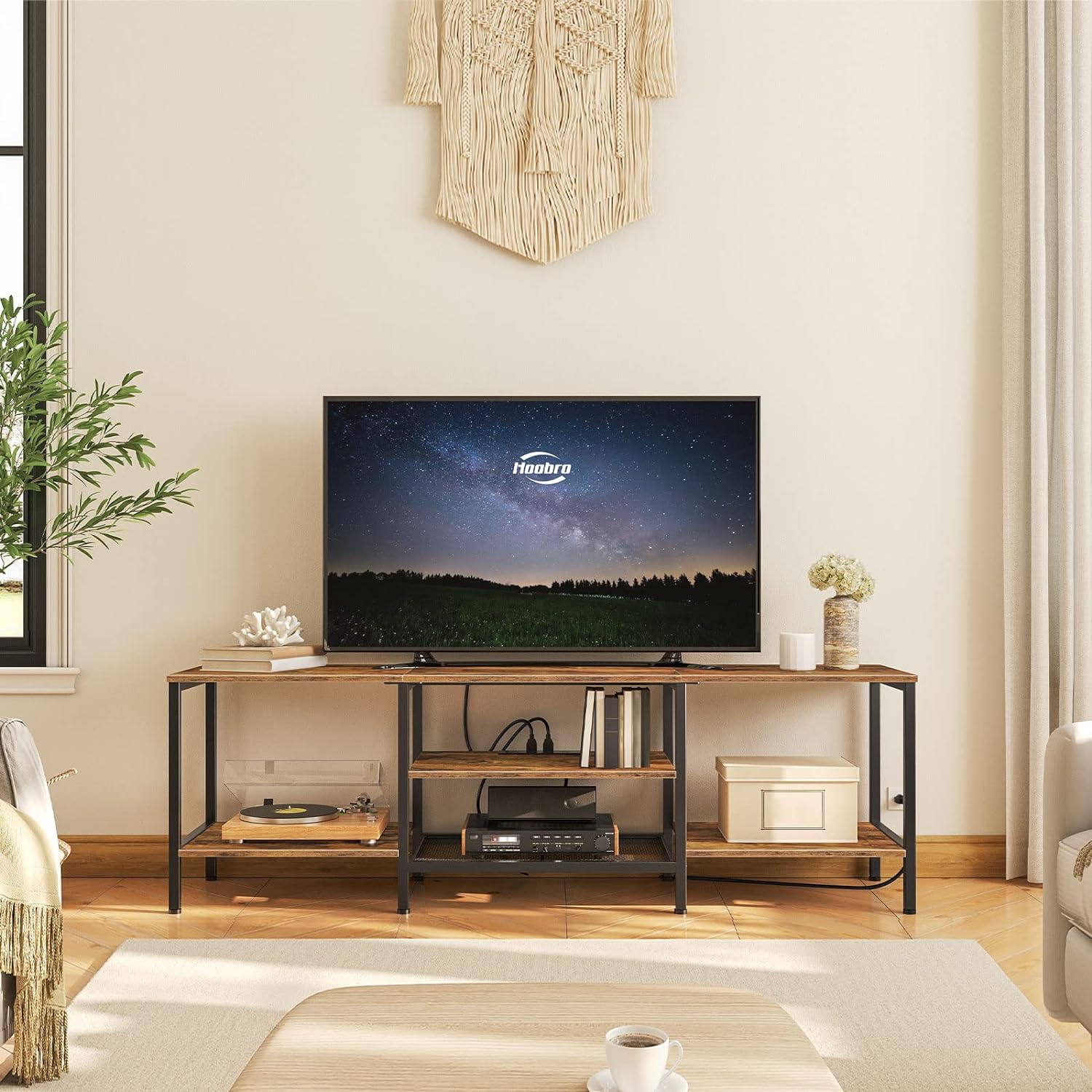 TV-Ständer mit integrierten Steckdosen für Fernseher bis zu 75 Zoll, Konsolentisch mit offenen Regalen, Entertainment-Center im Industrial-Stil für Wohn- oder Schlafzimmer, Rustikales Braun und Schwarz BF60DS01