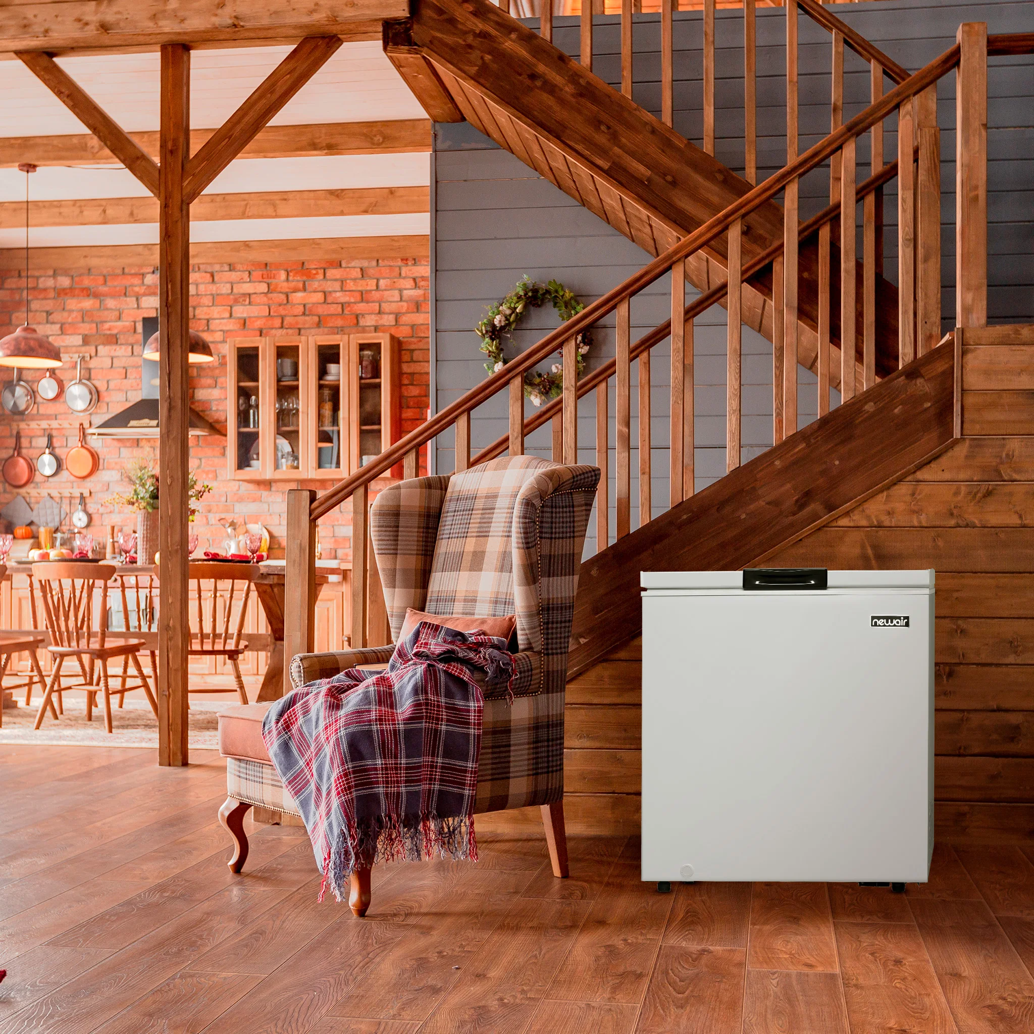 2025 Newair® Minifryser. 1,75 m³ – Kølig grå