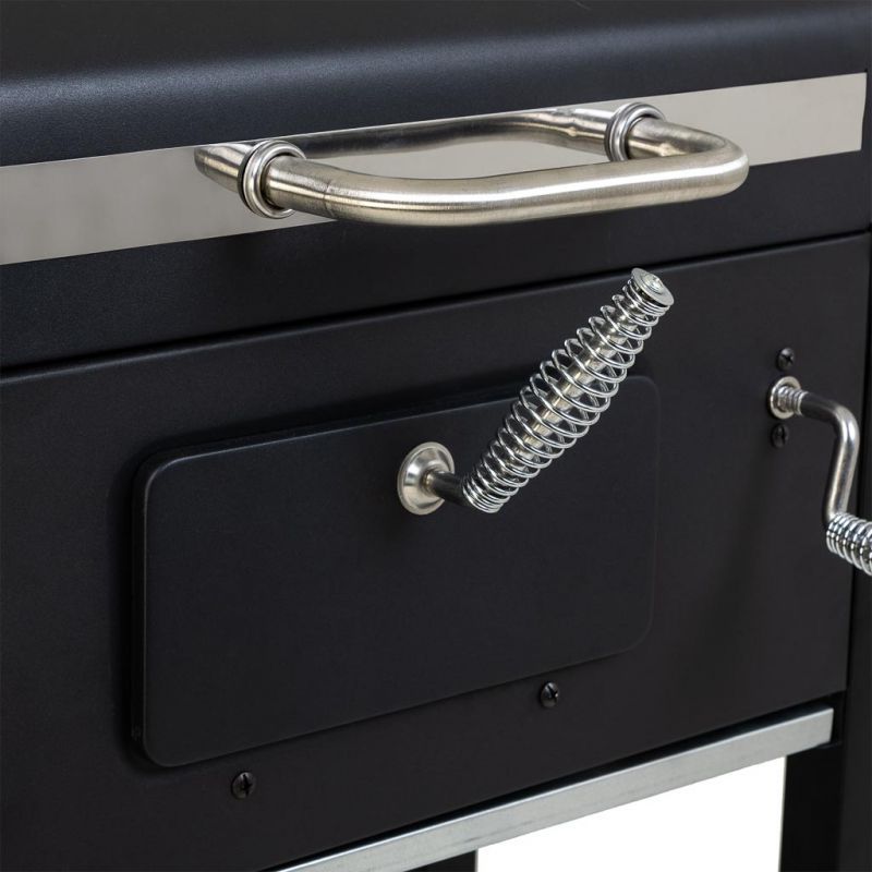 Schwarzer Metall-Grillwagen