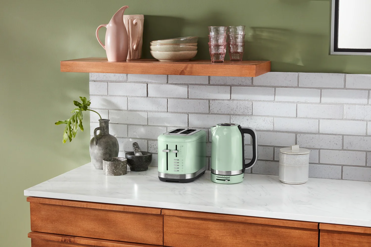 KitchenAid Frühstücksset 2025 mit Wasserkocher 5KEK1701, 2-Schlitz-Toaster 5KMT2109 und Brotwärmer