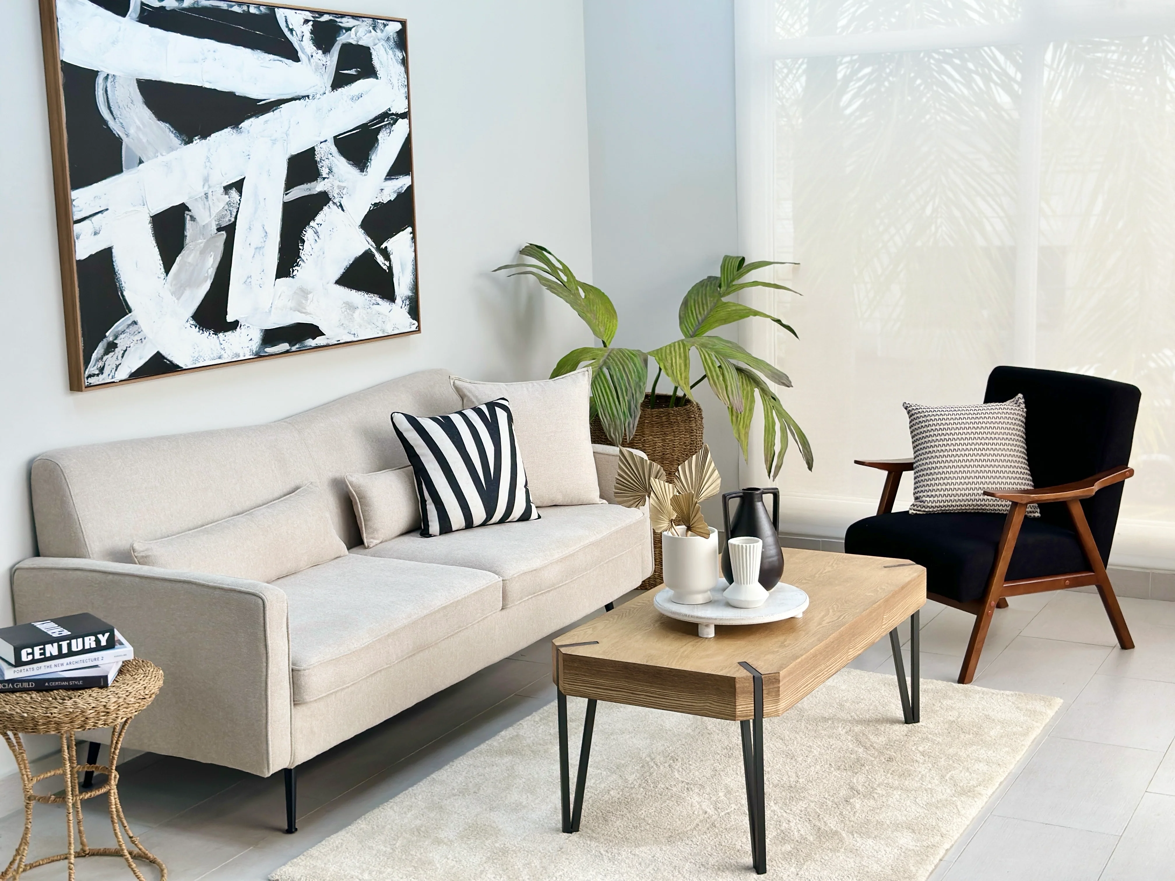 V-förmiges Sofa aus elfenbeinfarbenem Stoff