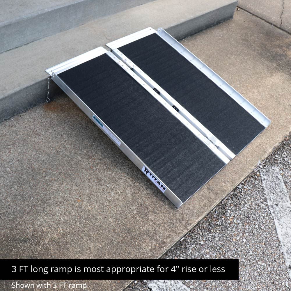 2025 Titan Ramps Enkel foldbar kørestolsrampe. 1,2 m – 237 kg lastekapacitet.