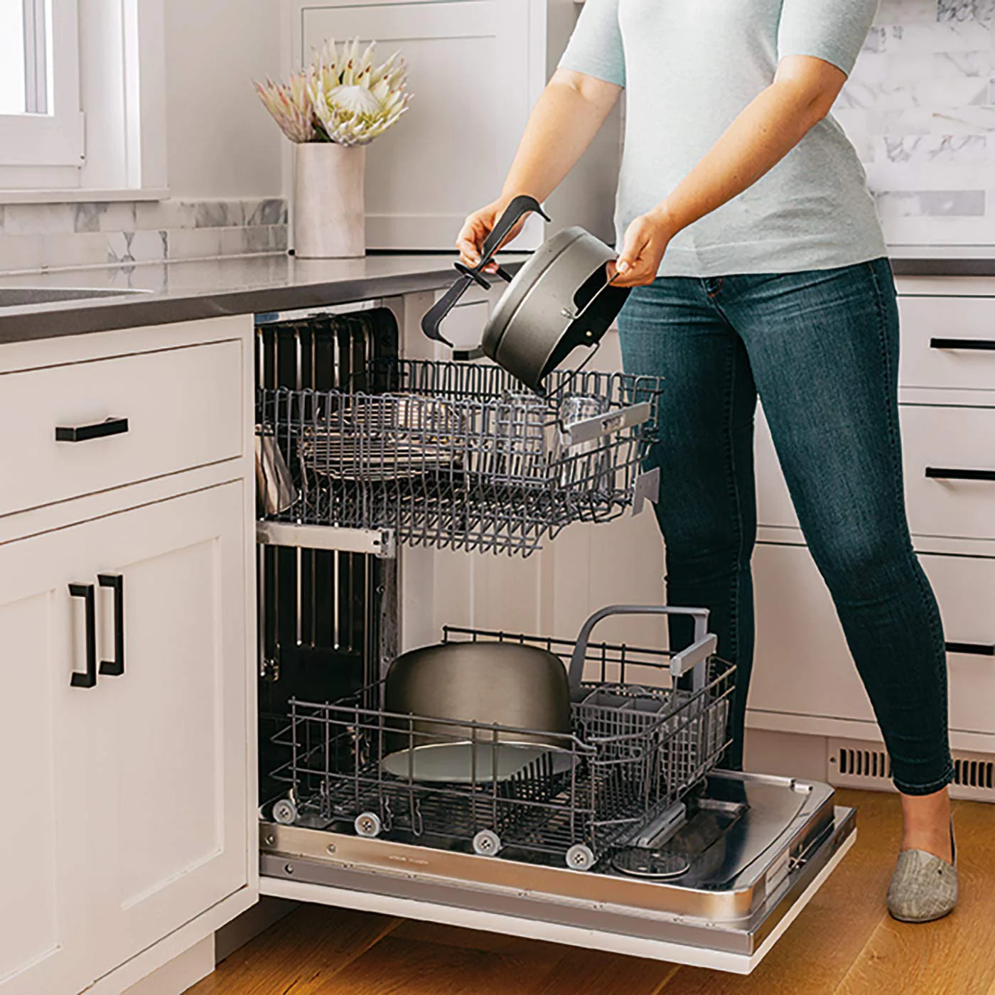 Ninja Foodi Multifunktionskocher (OP300UK) – Modelljahr 2025. 7-in-1-Funktion. 6 Liter Fassungsvermögen. Elektrischer Schnellkochtopf und Heißluftfritteuse. Grau und Schwarz.