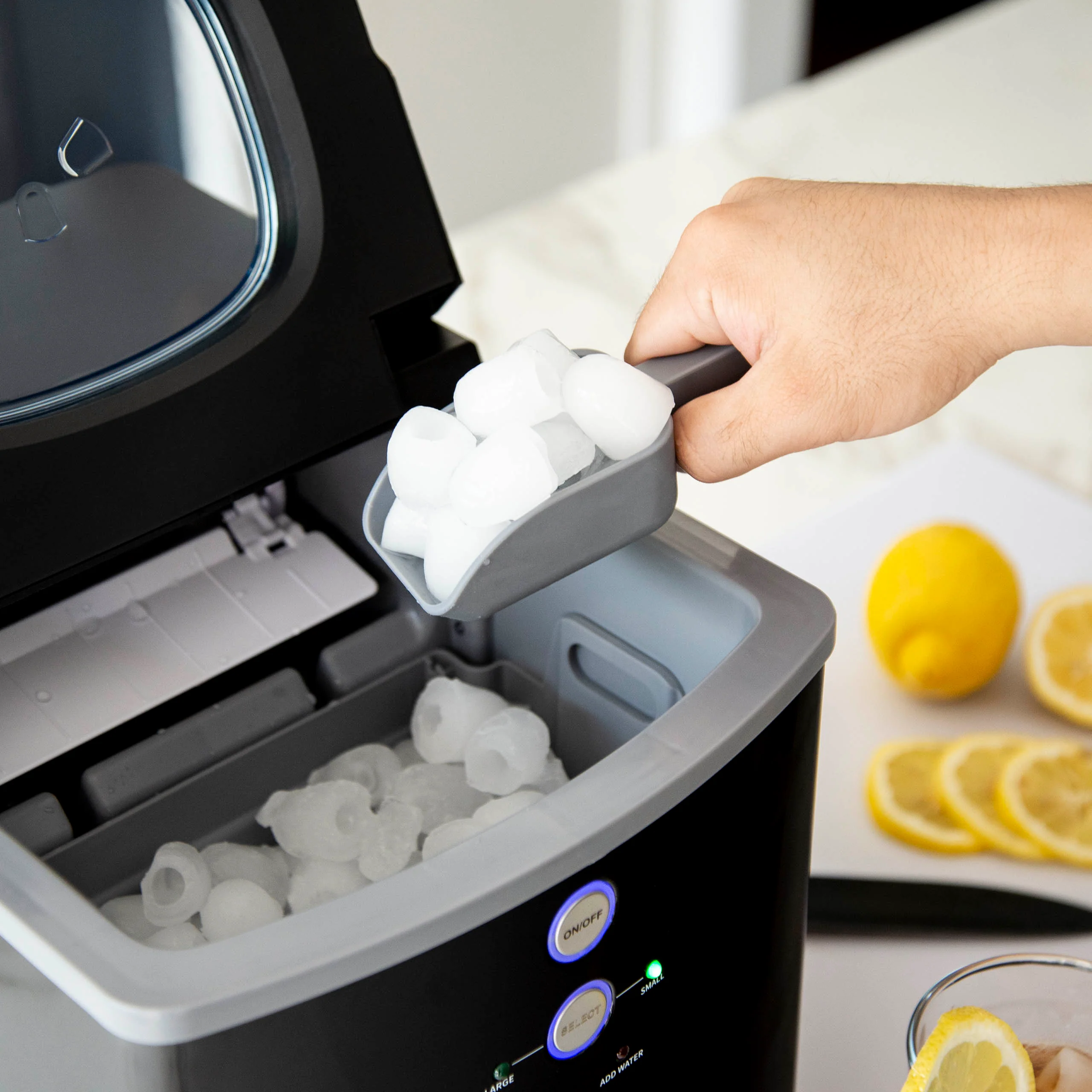 Newair® Tisch-Eiswürfelbereiter 2025 – Kugelförmige Eiswürfel. 15 kg/Tag – Schwarz