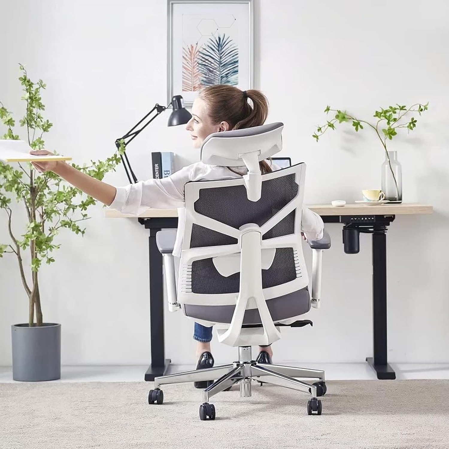 HOLLUDLE Ergonomischer Bürostuhl mit adaptiver Rückenlehne, hoher Rückenlehne, 4D-Armlehnen, verstellbarer Sitztiefe, Lendenwirbelstütze und 2D-Kopfstütze, Schwarz