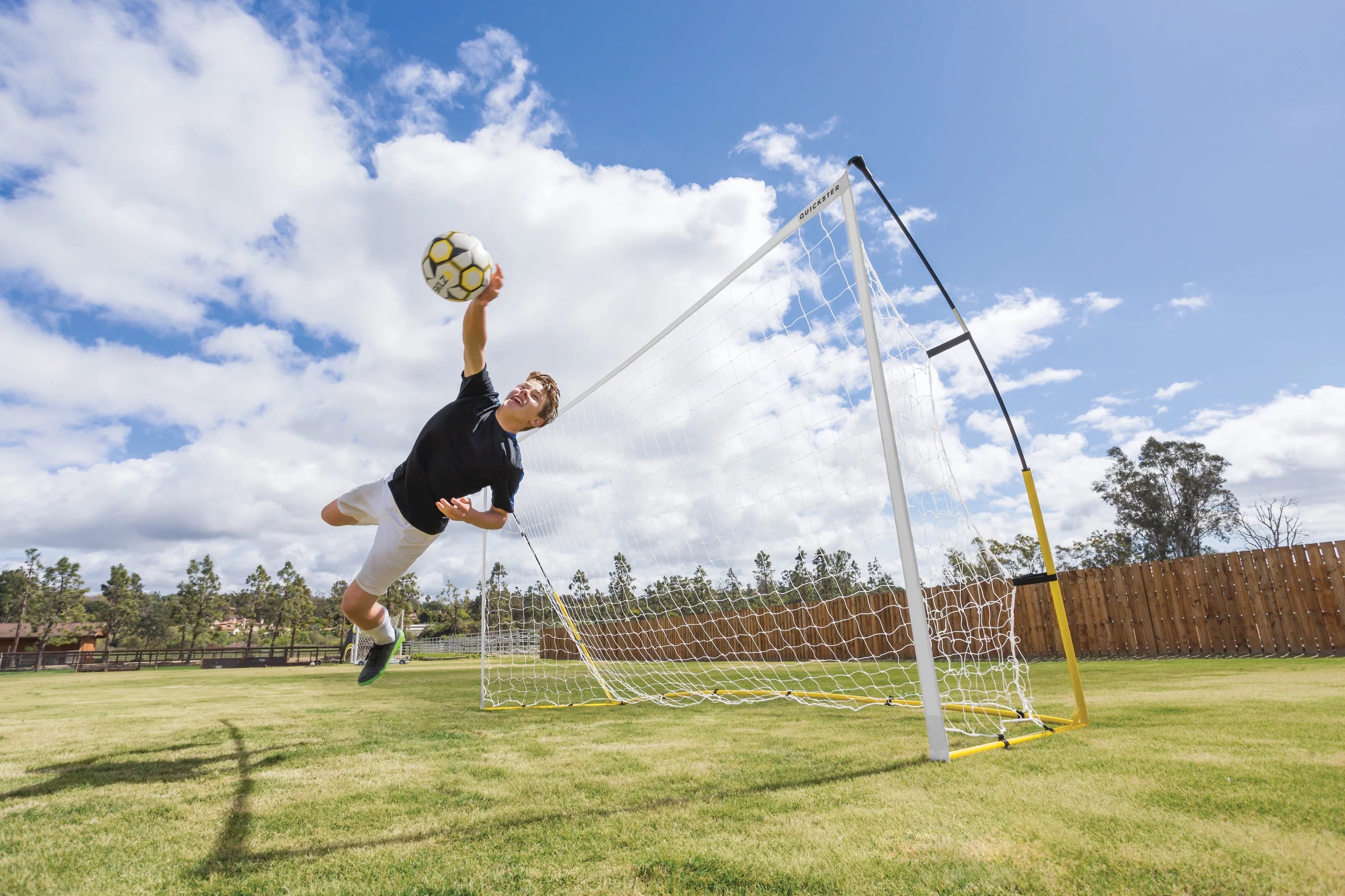 2025 SKLZ Quickster Bærbart og Holdbart Fodboldmål. 3,6 m x 1,8 m