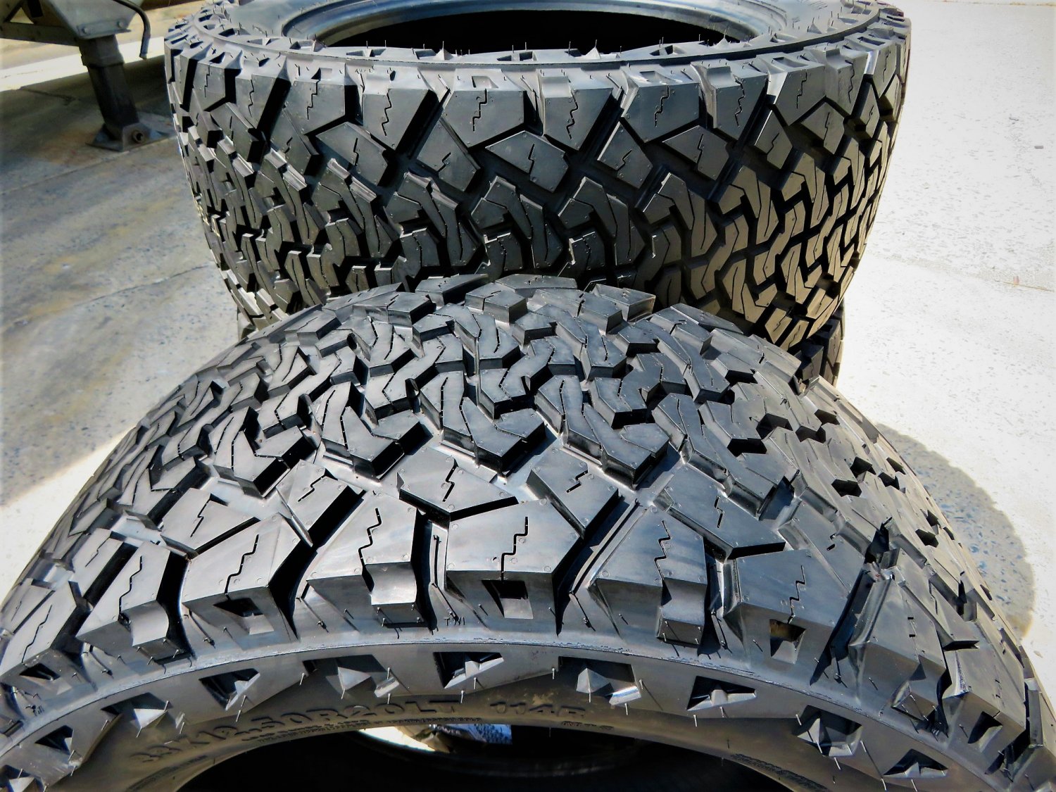2025 Venom Power Terra Hunter X/T 275/60R20 115T XT Extreme Terrain All-Terrain Dæk
