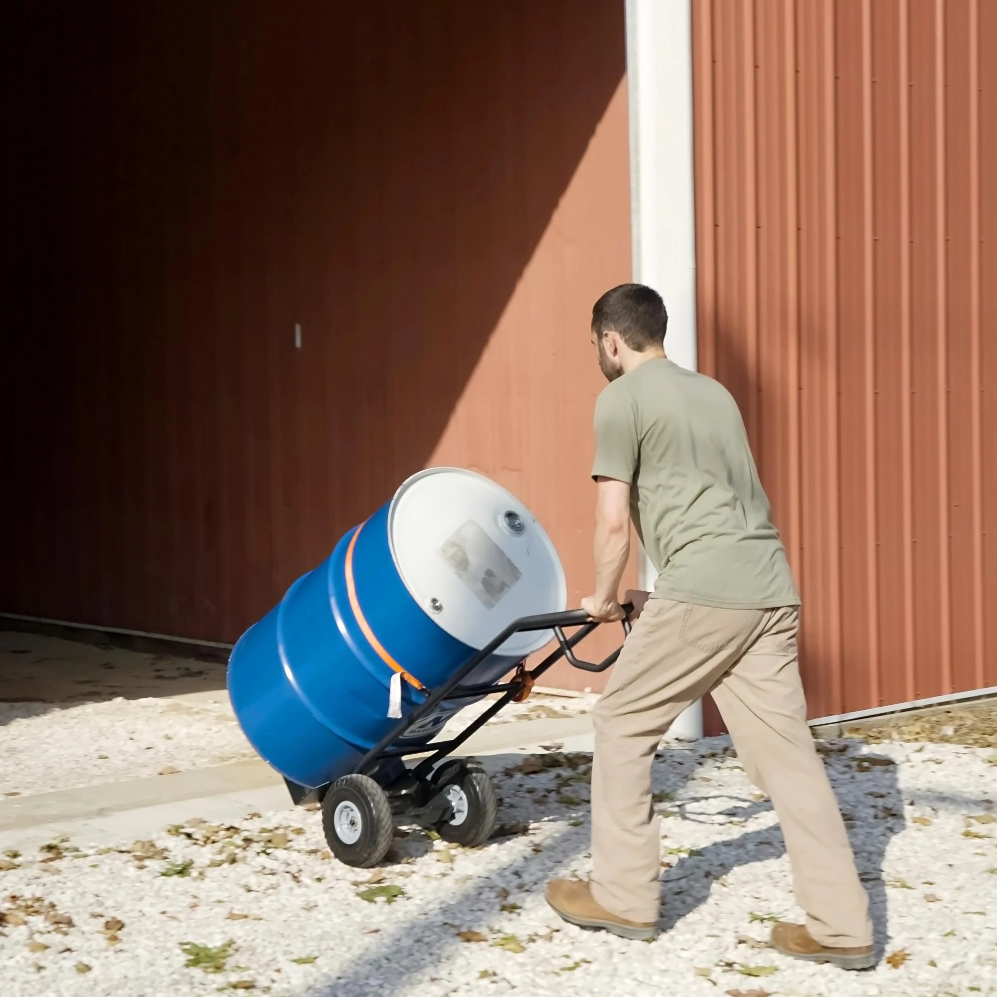 Diable de manutention COSCO Load Assist 2025 avec poignée en P et roues increvables. Capacité de charge : 360 kg