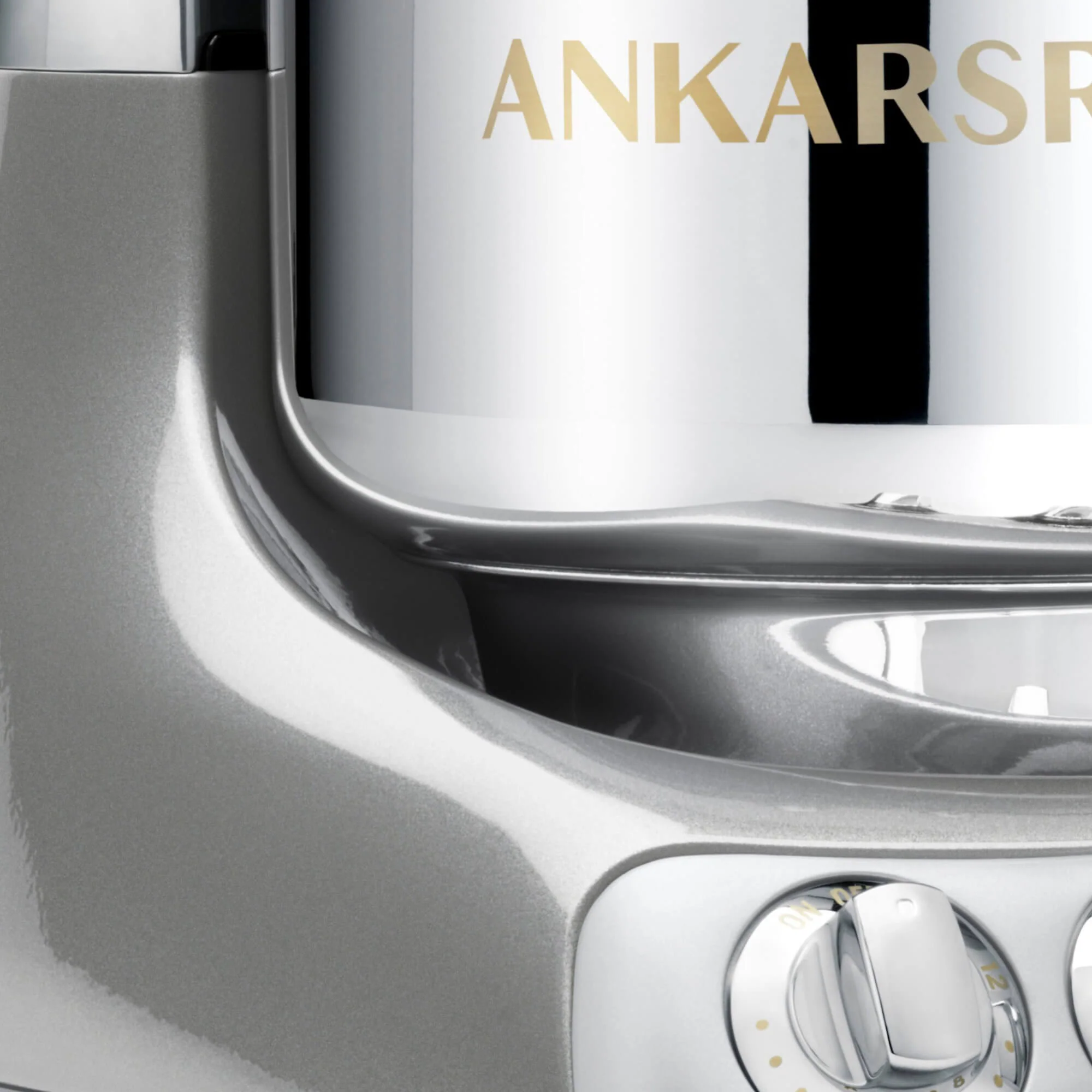 2025 Ankarsrum Assistent Original 6230 – alsidig foodprocessor med retrodesign. 7L skål i rustfrit stål. 1500W motor. Komplet tilbehør. Håndlavet i Sverige. 7 års garanti.