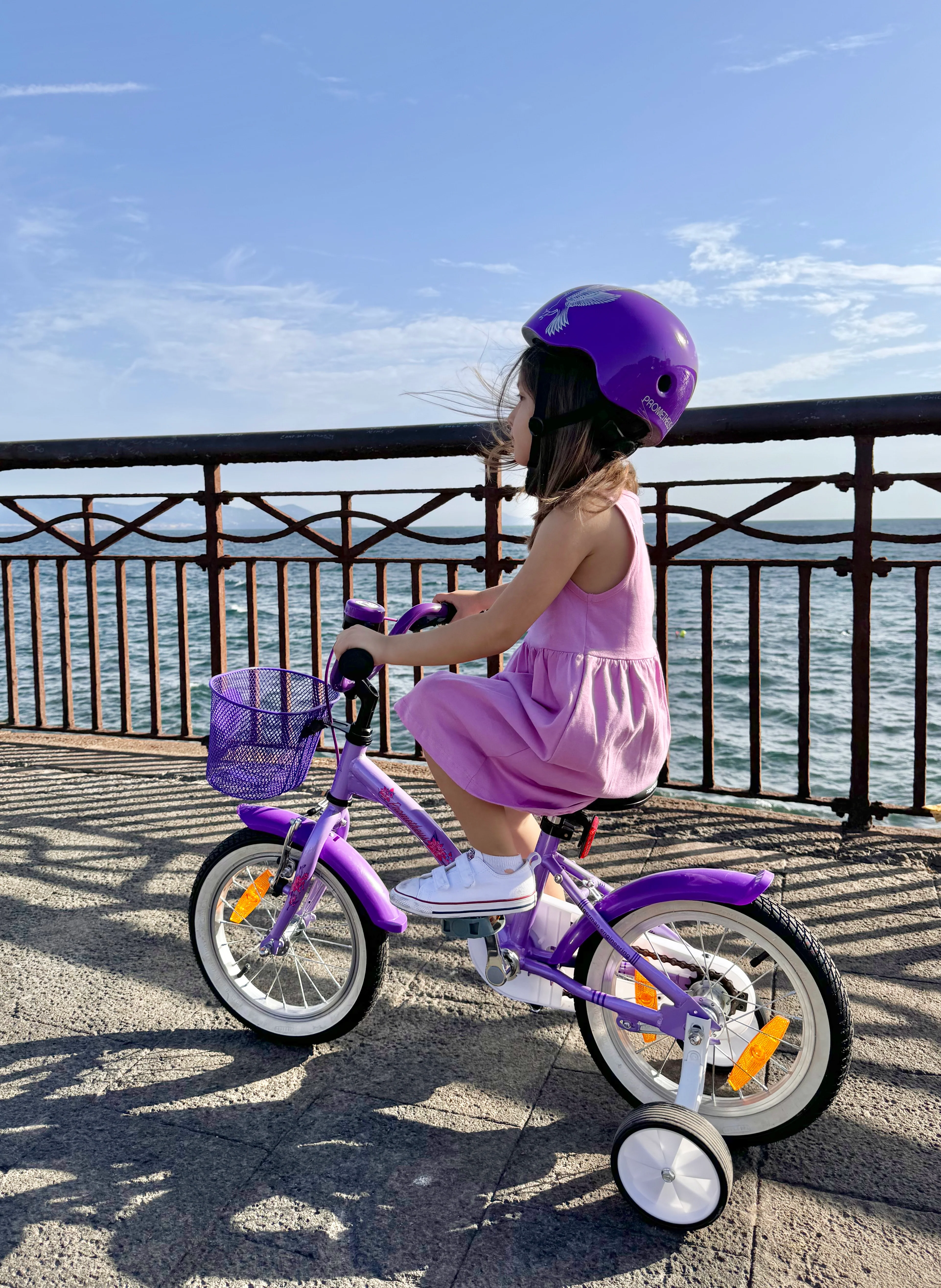 2025 Kinderfahrrad, 14 Zoll, mit Stützrädern. Violett und Weiß. Alter: 3–4 Jahre