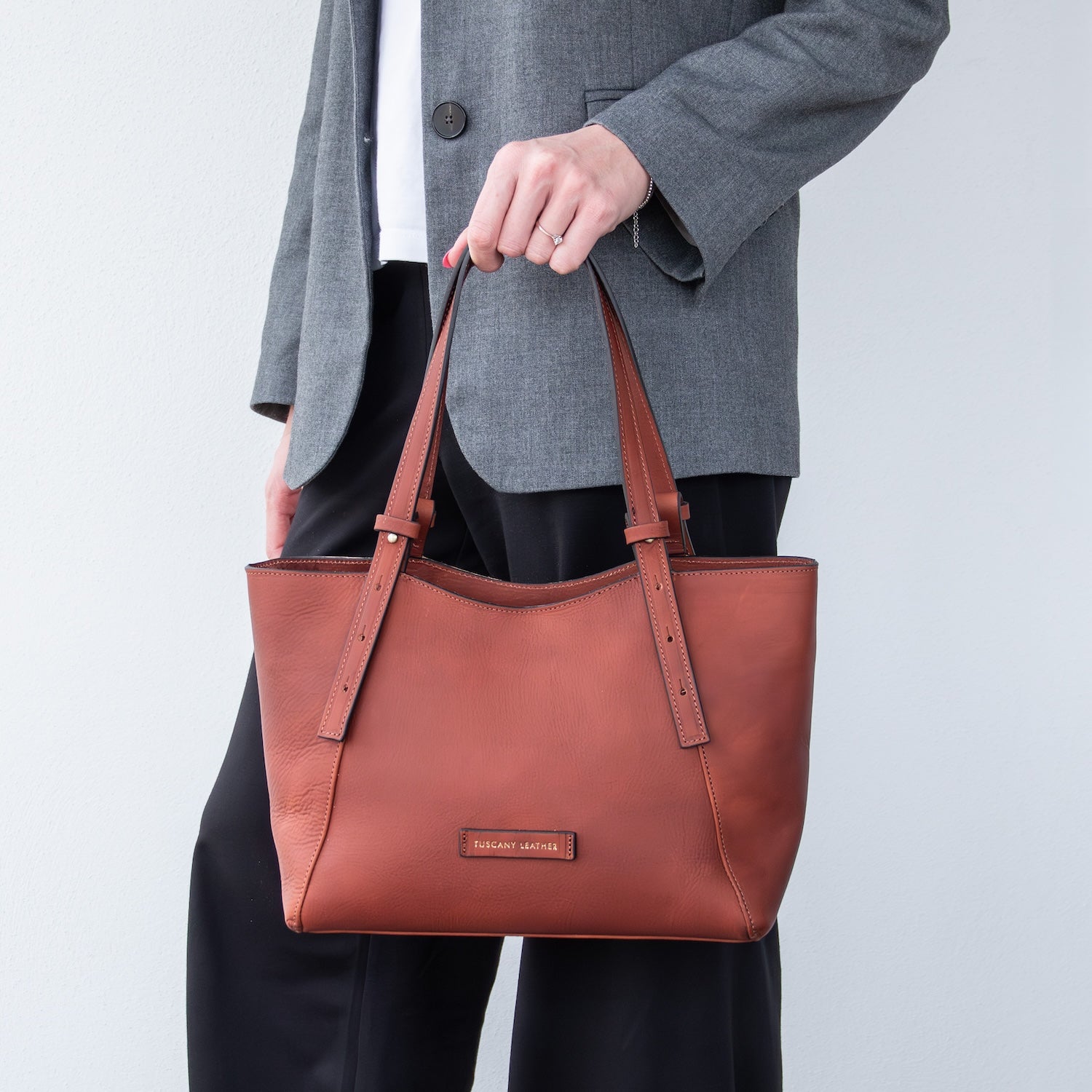 Libra - Long handle leather tote bag | TL142562