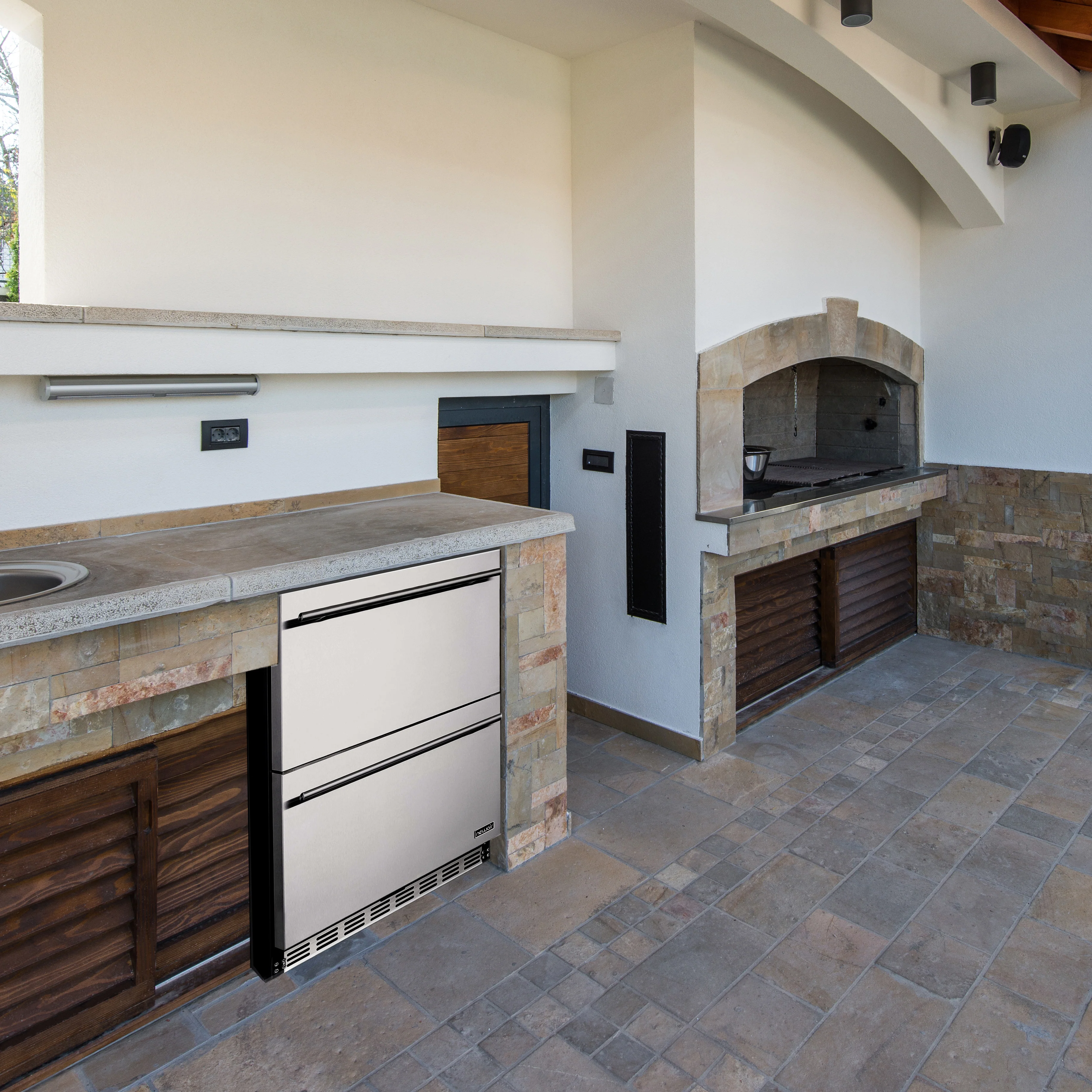 2025 Newair® Indbygget indendørs/udendørs drikkevarekøleskab - 80 dåser, 20 flasker - 24