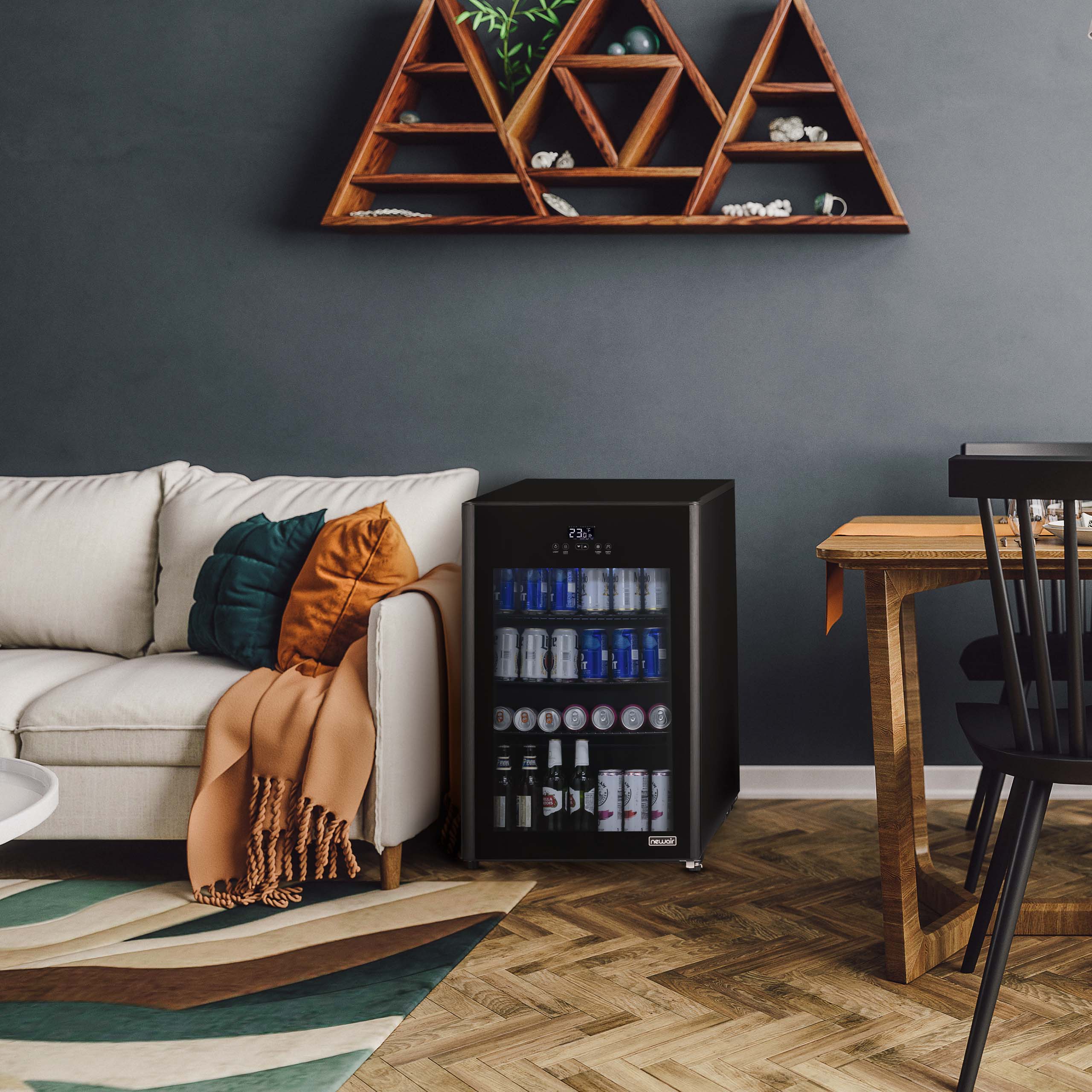 2025 Newair® Fritstående sort drikkevarekøleskab til 125 dåser med hurtigfrysfunktion – 22,1