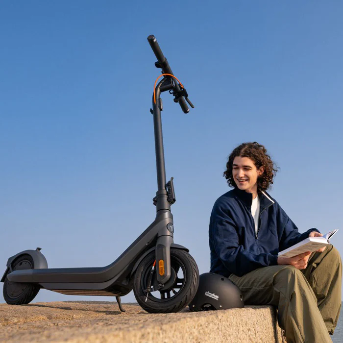 Segway Ninebot E2 PRO Elektroroller, Baujahr 2025