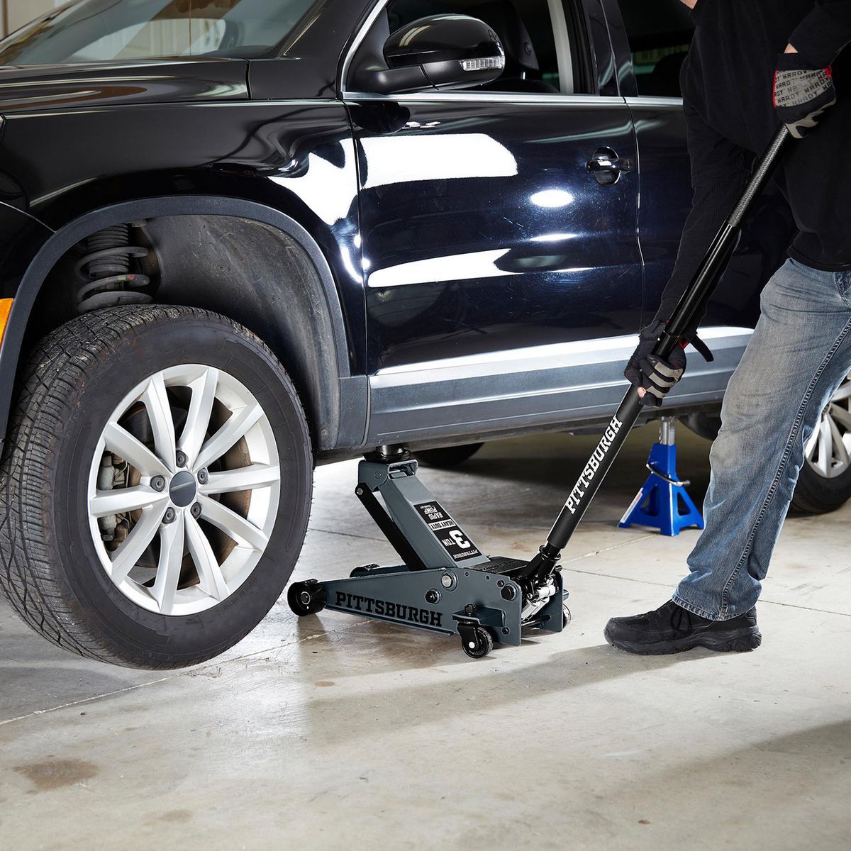 Cric hydraulique de sol PITTSBURGH 3 tonnes avec pompe rapide (2025). Gris ardoise.