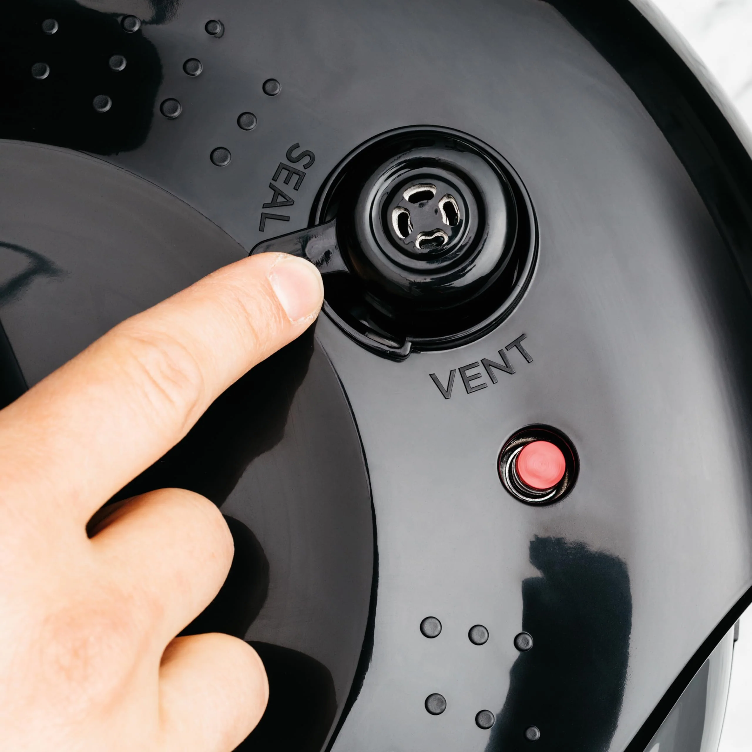 2025 Ninja Foodi multifunktionskomfur. 6 l. 7-i-1 multifunktionskomfur. Hurtig trykkoger. Airfryer. Slowcooker. Grill og mere. Børstet stål og sort. OP300EU