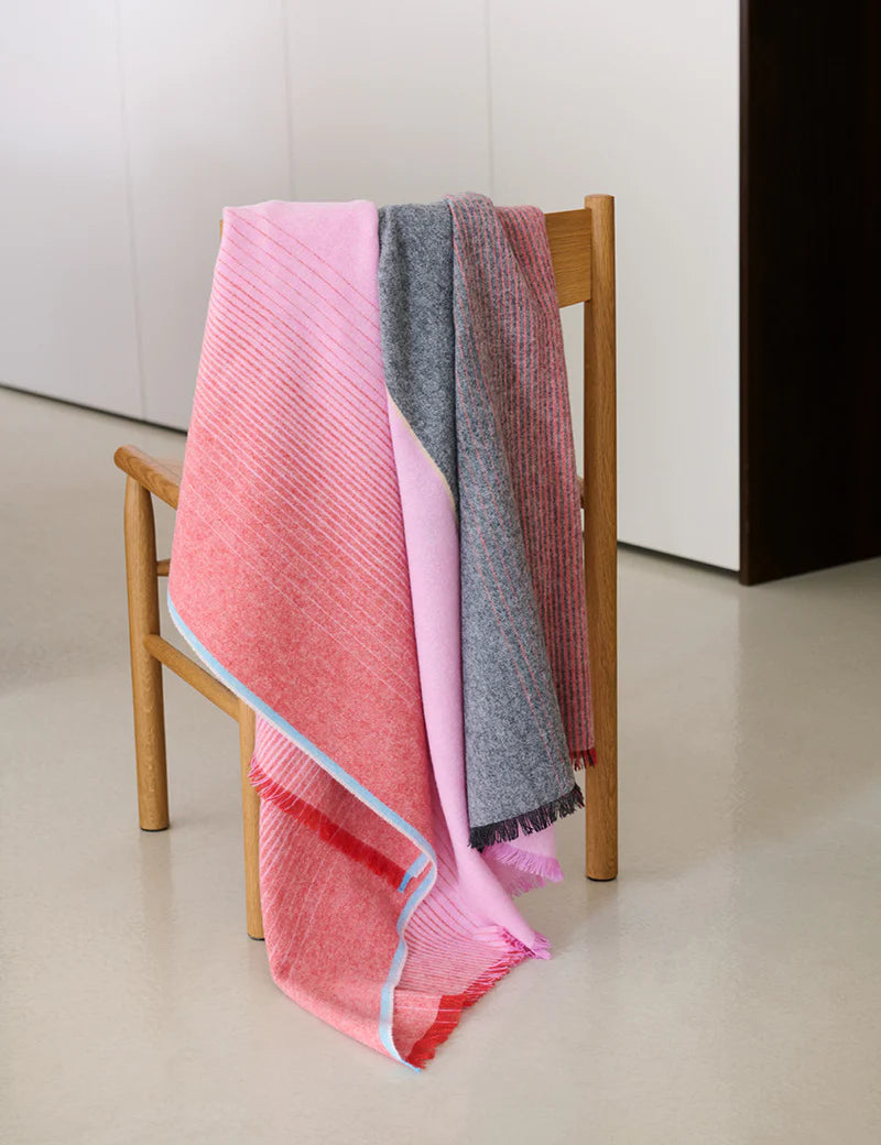 Carte Postale Throw - Red Pink