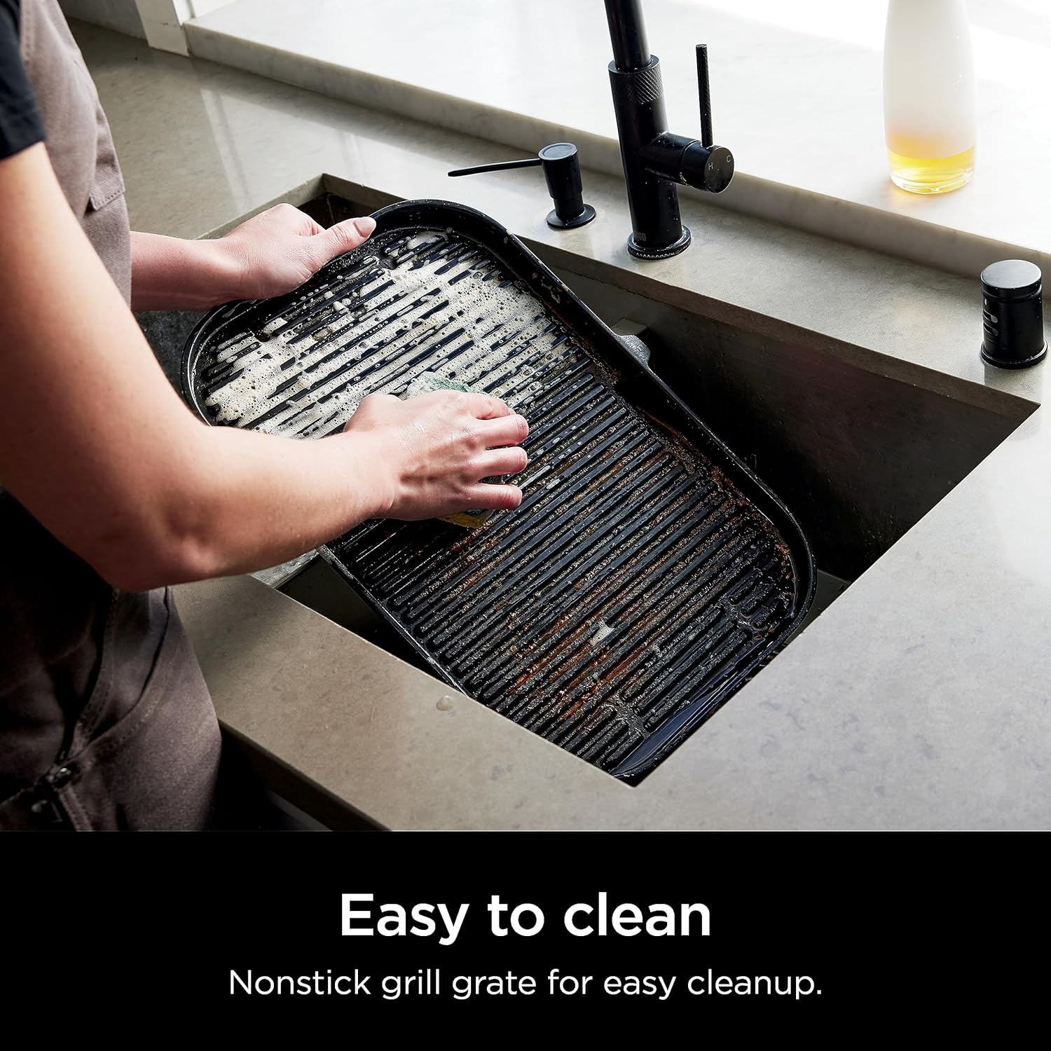 2025 Ninja Woodfire Pro XL udendørs grill og ryger. Termometer. 4-i-1 mastergrill. BBQ-ryger. Udendørs airfryer. Ovn. Bærbar. Elektrisk grill. Mørkegrå. Model OG850