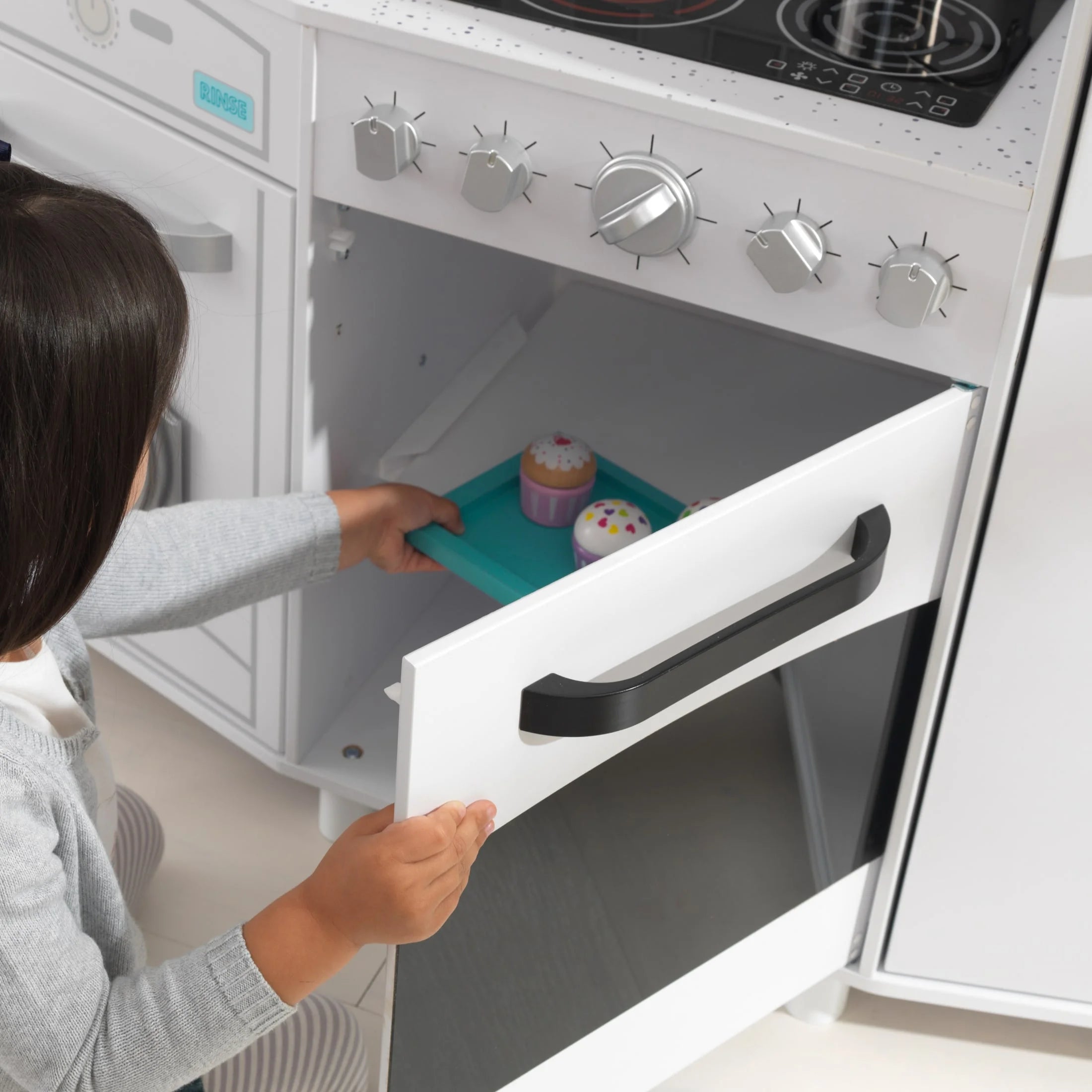 KidKraft Große Spielküche aus Holz mit Licht & Sound, Eiswürfelbereiter, Spieltelefon – Weiß