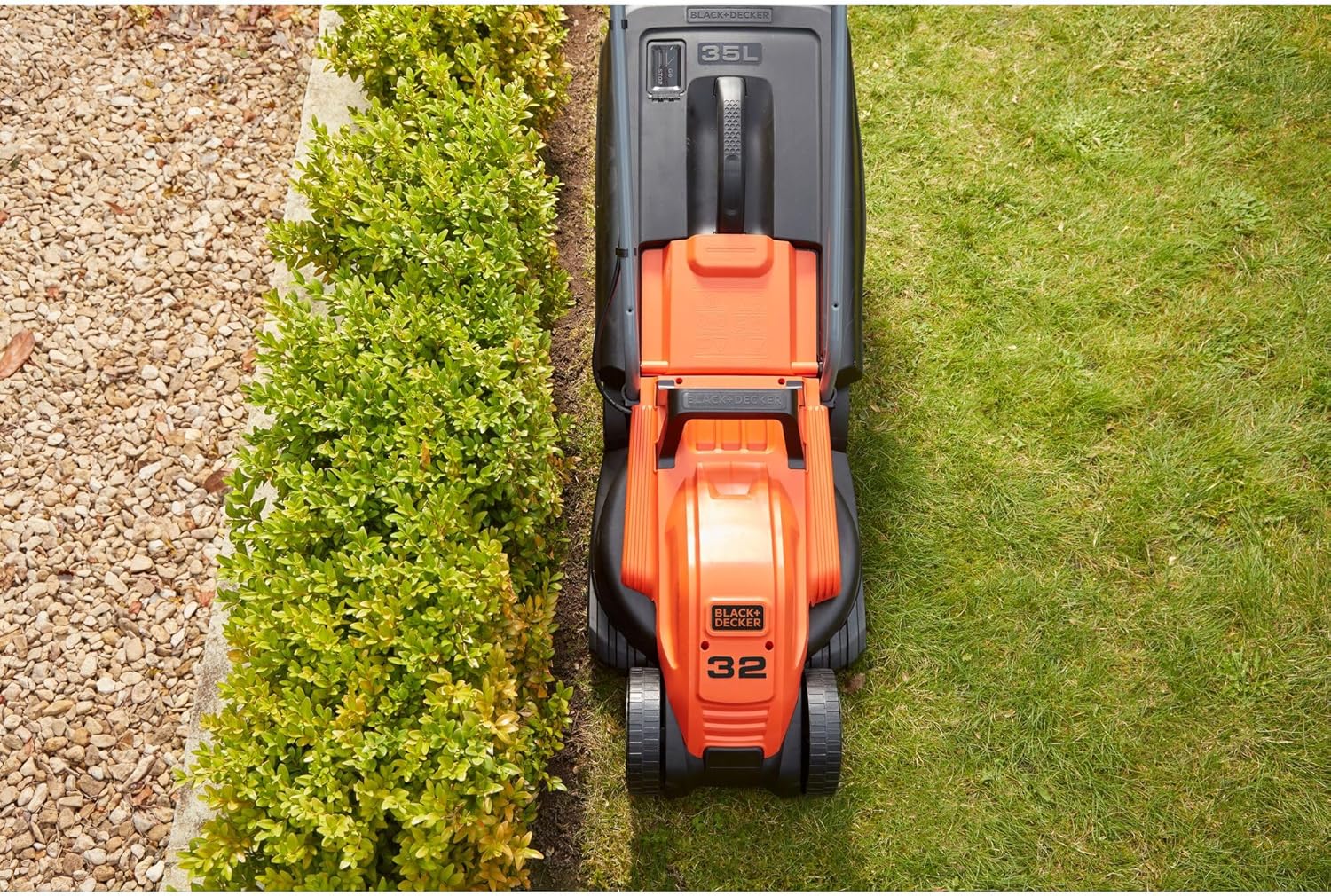 BLACK+DECKER Fahrrad-Rasenmäher, 1600 W, 38 cm Schnittbreite, E-Antrieb, EdgeMax und SoftTouch, 6 Schnitthöhen, 45-Liter-Fangbehälter, BEMW471BH