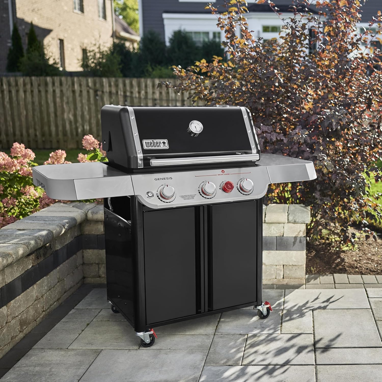 Weber Genesis E-325 Propangasgrill, Baujahr 2025. Farbe: Schwarz.