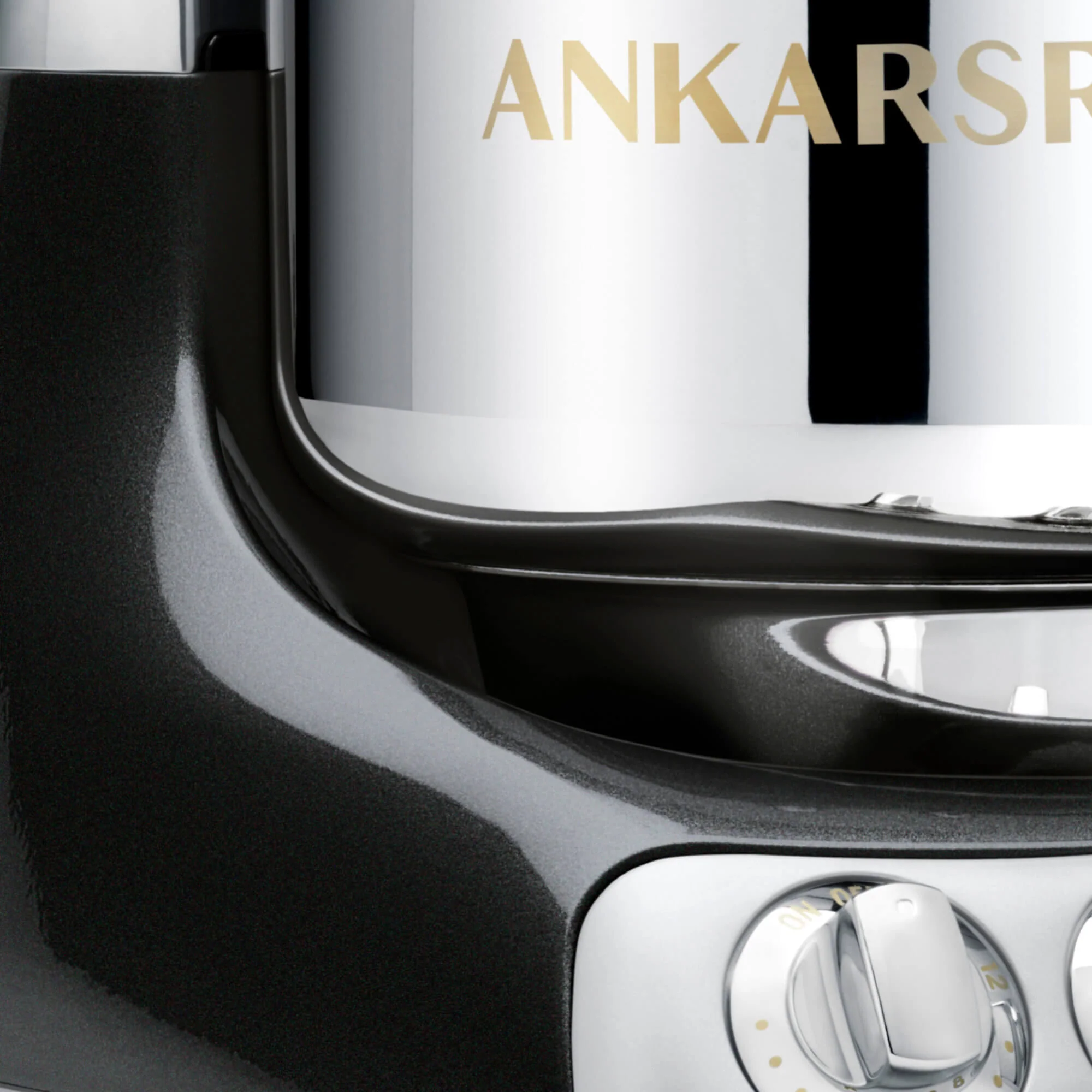 2025 Ankarsrum Assistent Original 6230 – Multifunktionel foodprocessor med retrodesign. 7L skål i rustfrit stål. 1500W motor. Diverse tilbehør. Håndlavet i Sverige. 7 års garanti.