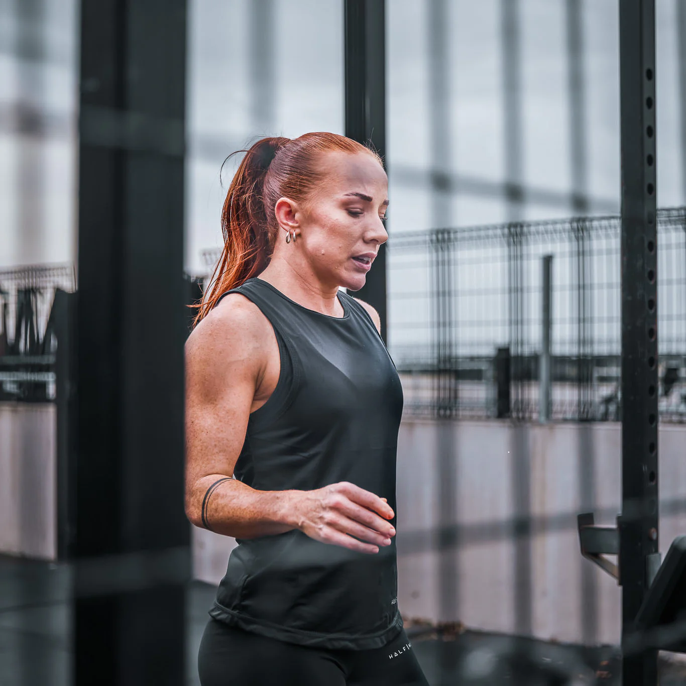 Halvmenneskelig luftskimaskine med gulvstativ