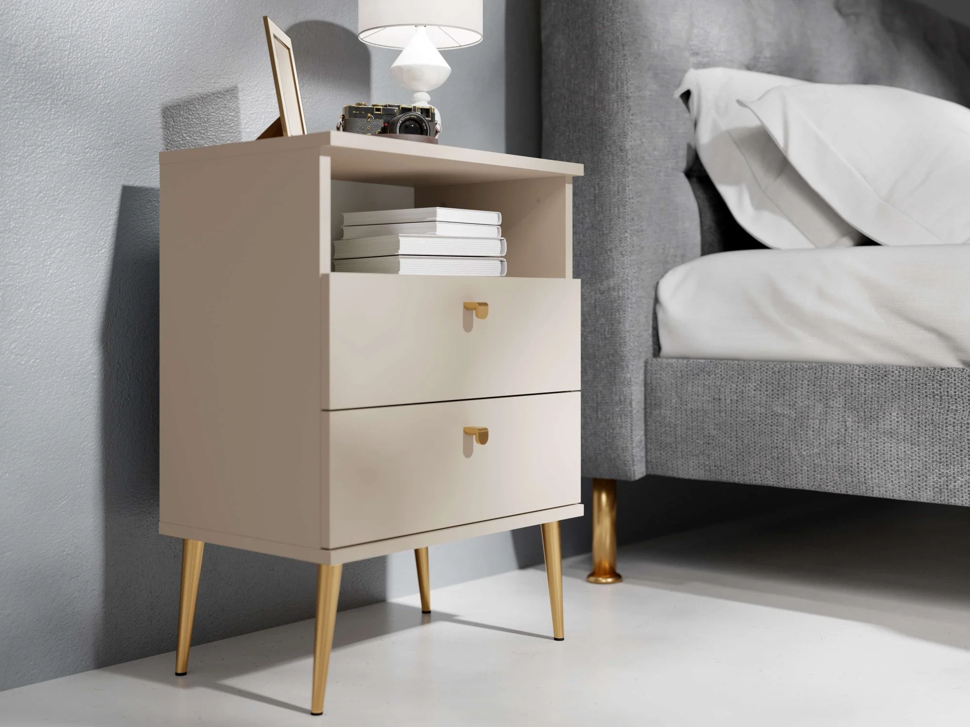 Elyria sengebord med elegant beige design, metalhåndtag, 50 cm