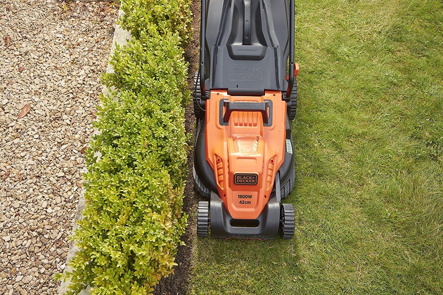 BLACK+DECKER Fahrrad-Rasenmäher, 1600 W, 38 cm Schnittbreite, E-Antrieb, EdgeMax und SoftTouch, 6 Schnitthöhen, 45-Liter-Fangbehälter, BEMW471BH